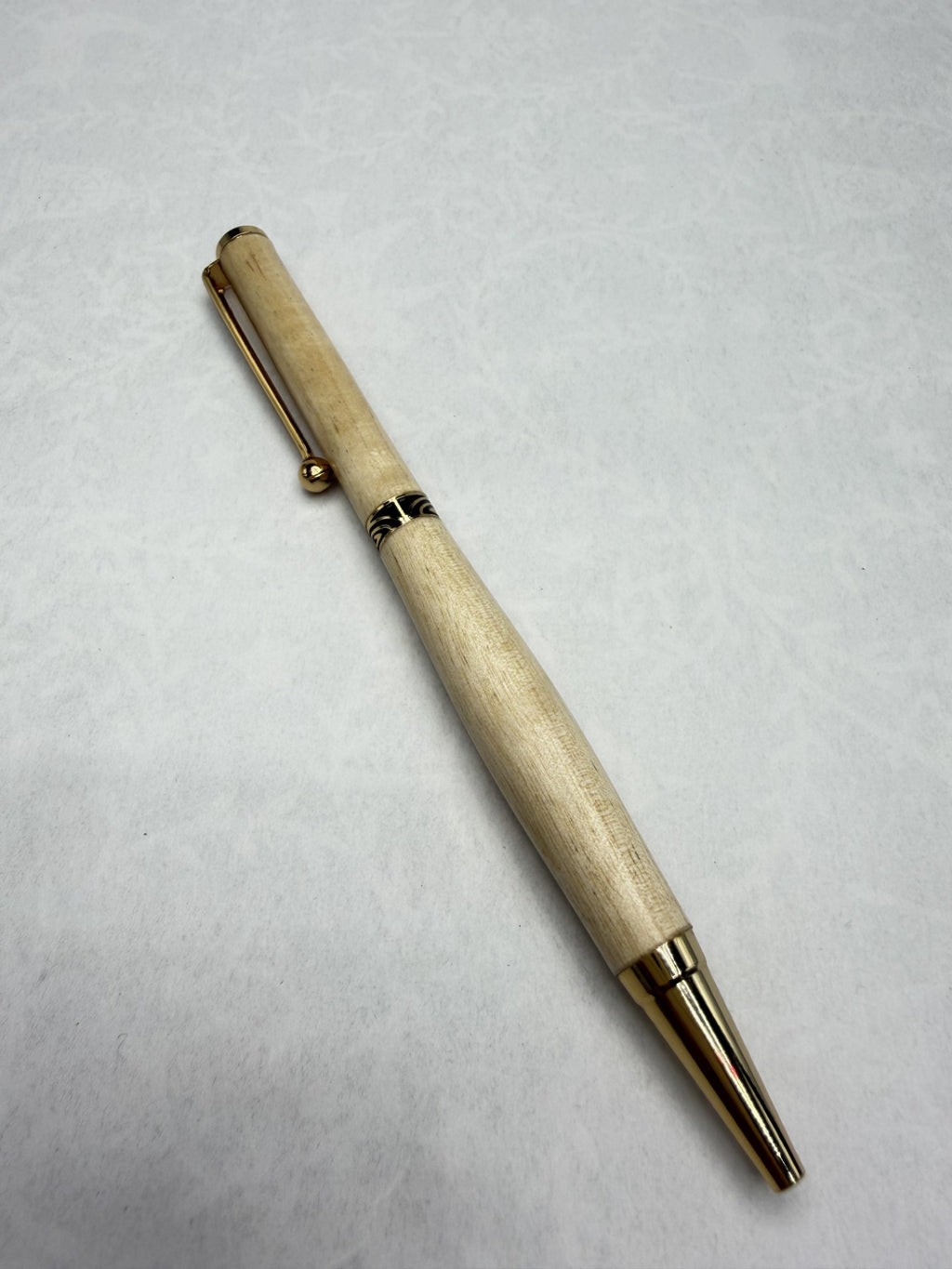 Stylo en bois Bouleau artisanal – Plaqué or 24k | Quart tournant & Recharge Cross