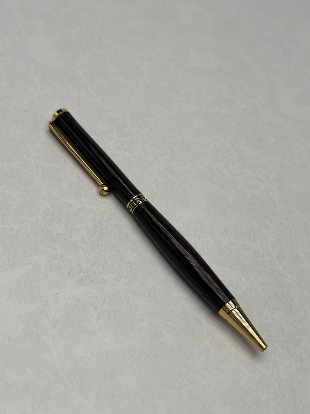 Stylo en bois Wengué artisanal – Plaqué or 24k | Quart tournant & Recharge Cross