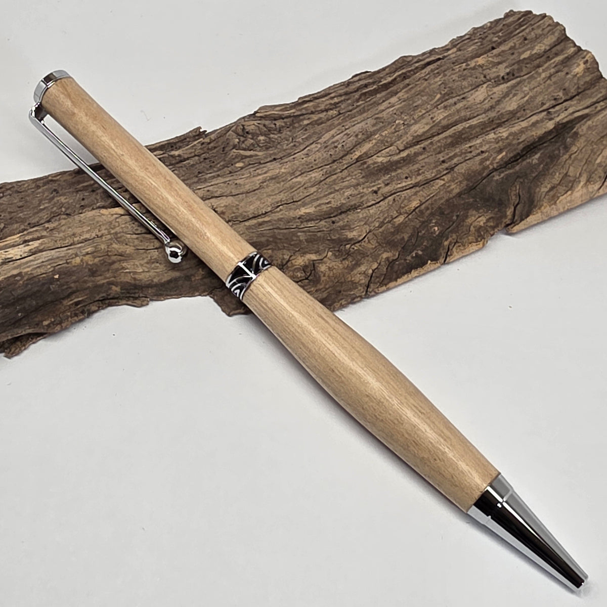 Stylo bille artisanal en bois de Bouleau