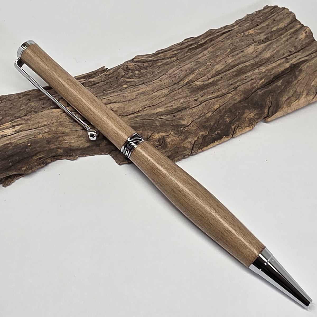Stylo bille artisanal en bois de Noyer