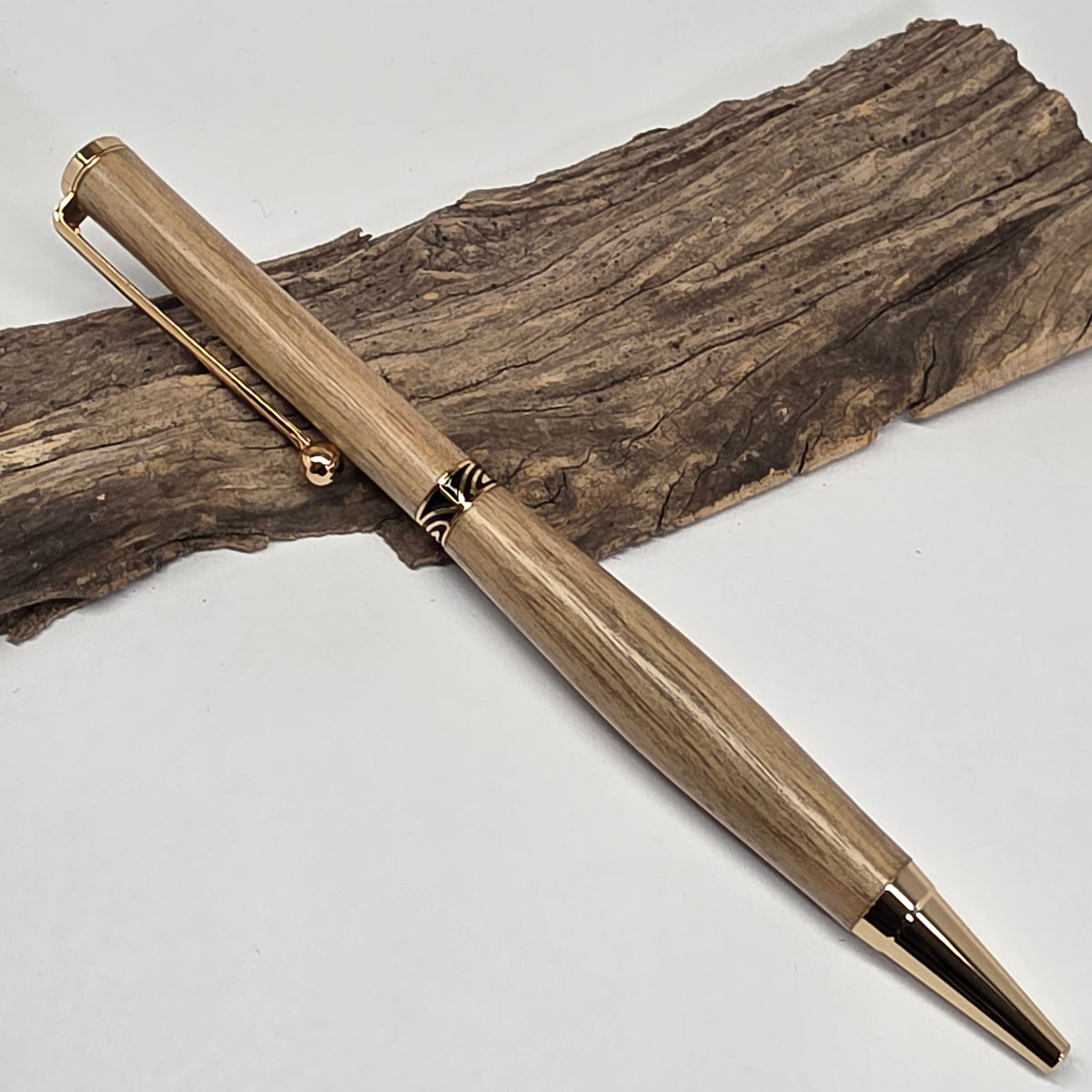 Stylo bille artisanal en bois de Noyer