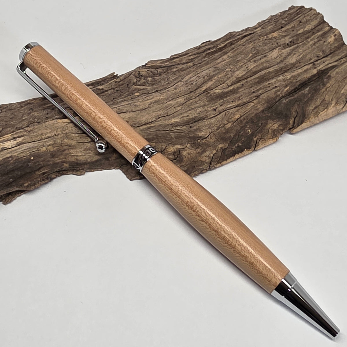 Stylo bille artisanal en bois d’Orme