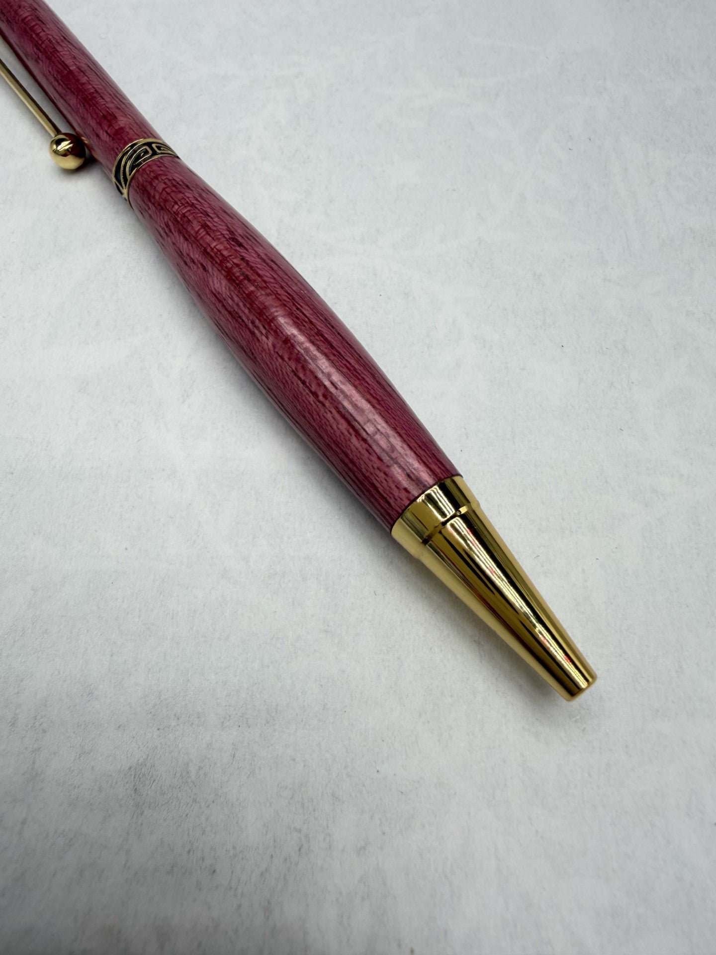 Stylo en bois Amarante artisanal – Plaqué or 24k | Quart tournant & Recharge Cross