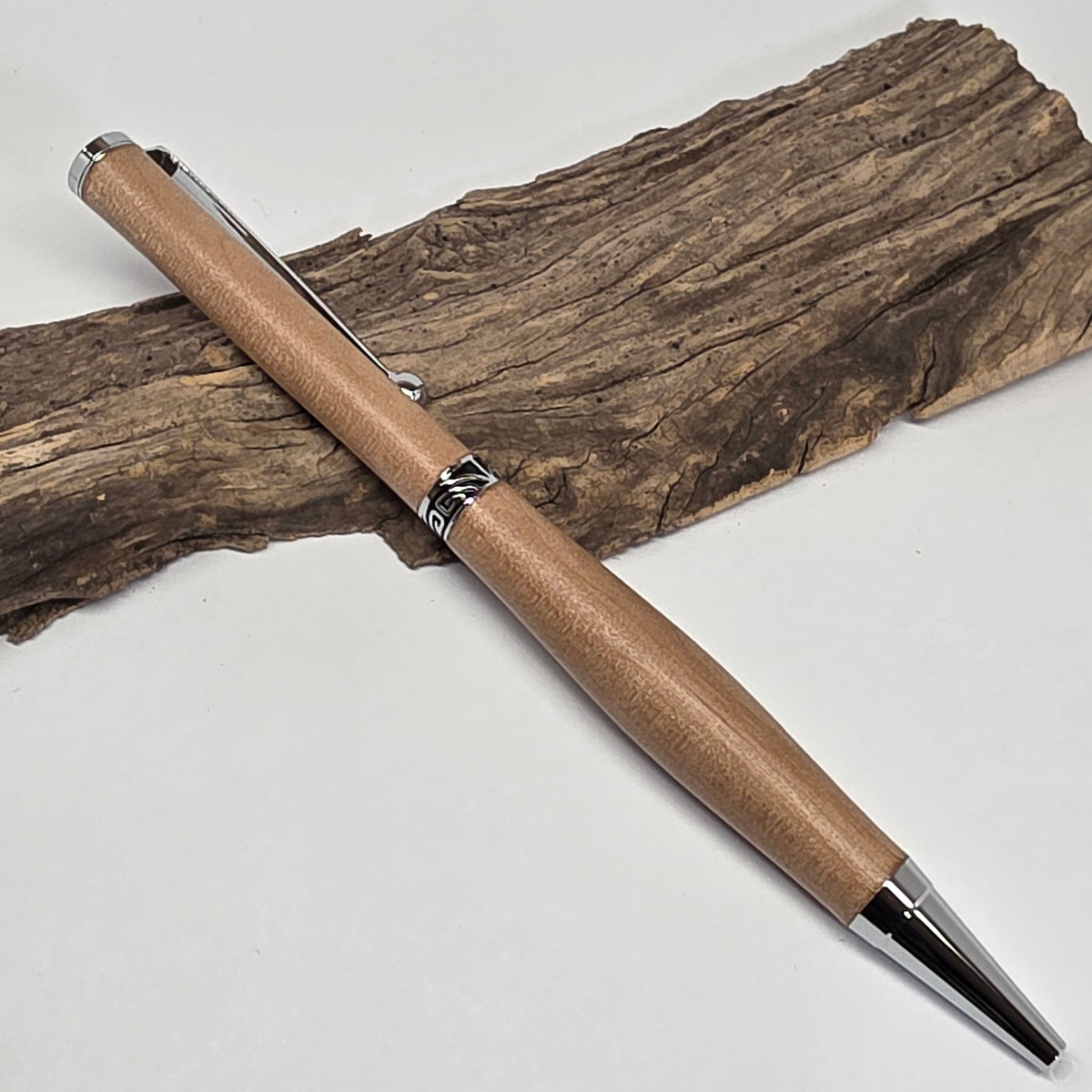 Stylo bille artisanal en bois d’Aulne