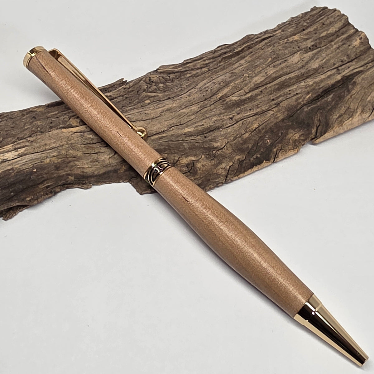 Stylo bille artisanal en bois d’Aulne