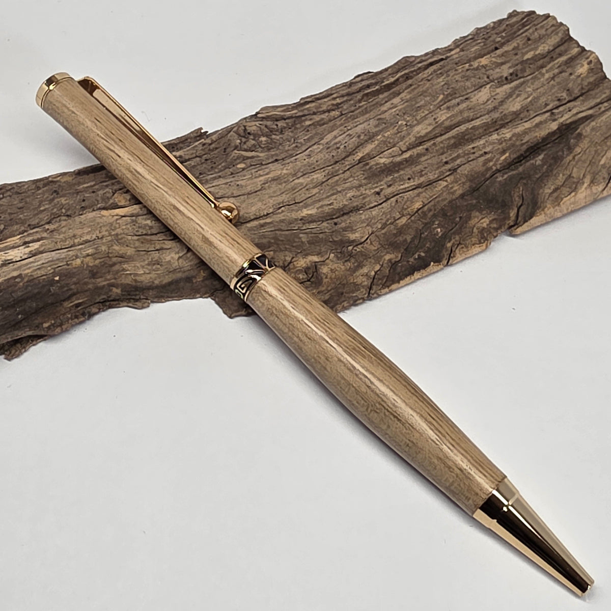 Stylo bille artisanal en bois de Noyer