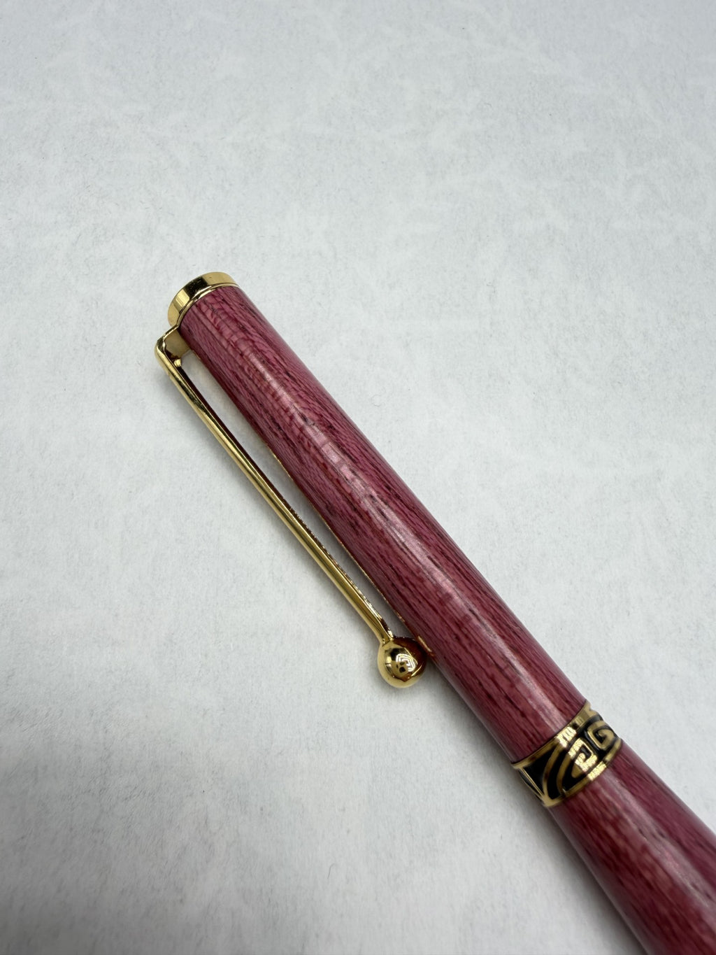 Stylo en bois Amarante artisanal – Plaqué or 24k | Quart tournant & Recharge Cross