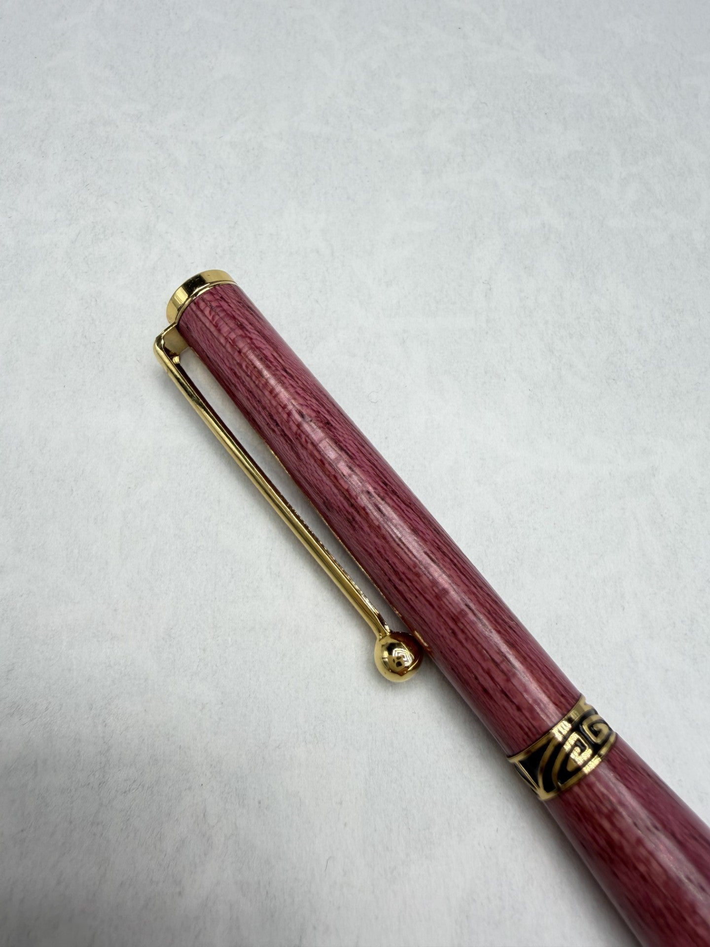Stylo en bois Amarante artisanal – Plaqué or 24k | Quart tournant & Recharge Cross