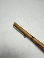 Stylo en bois Aulne artisanal – Plaqué or 24k | Quart tournant & Recharge Cross