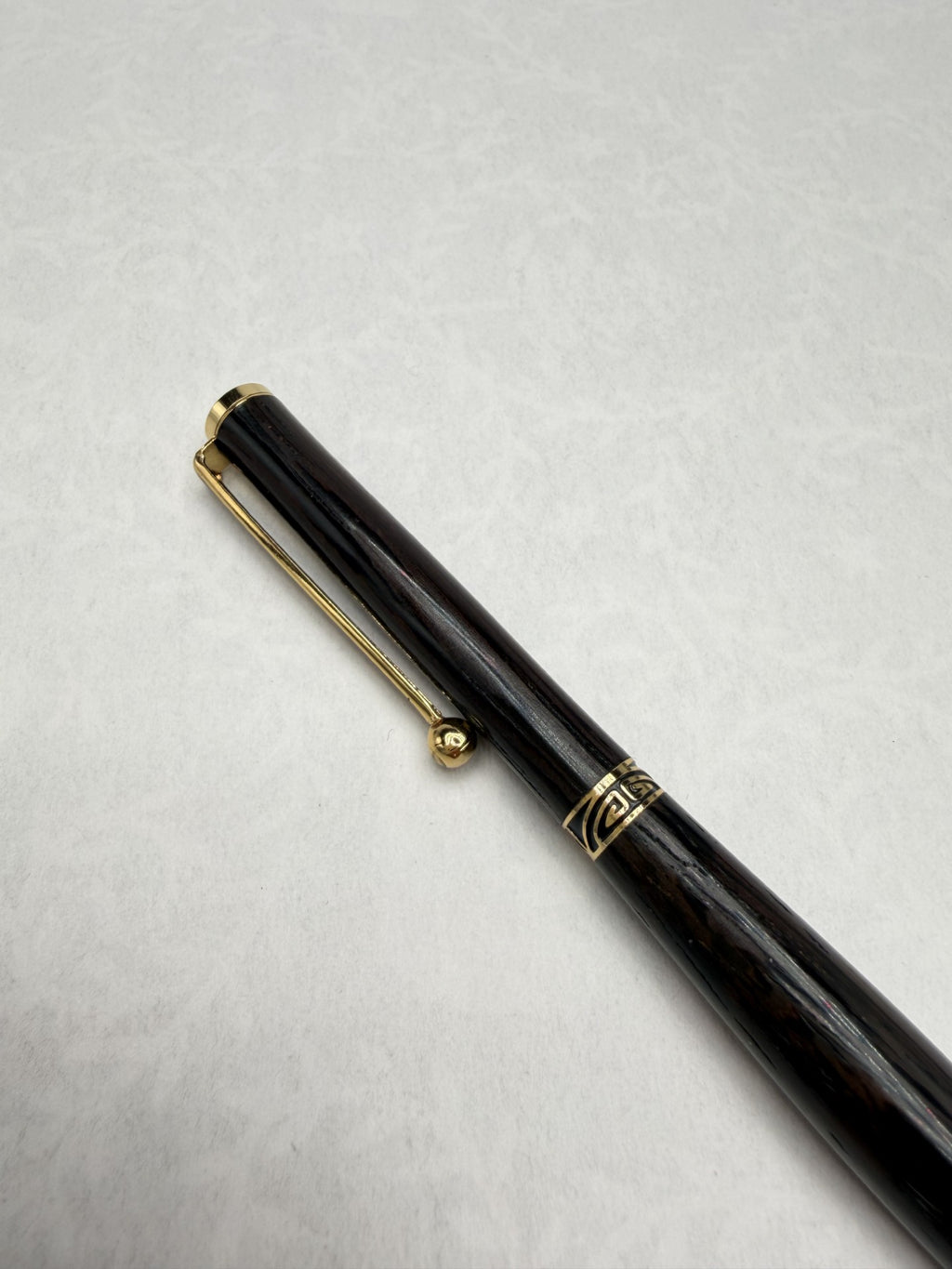 Stylo en bois Wengué artisanal – Plaqué or 24k | Quart tournant & Recharge Cross