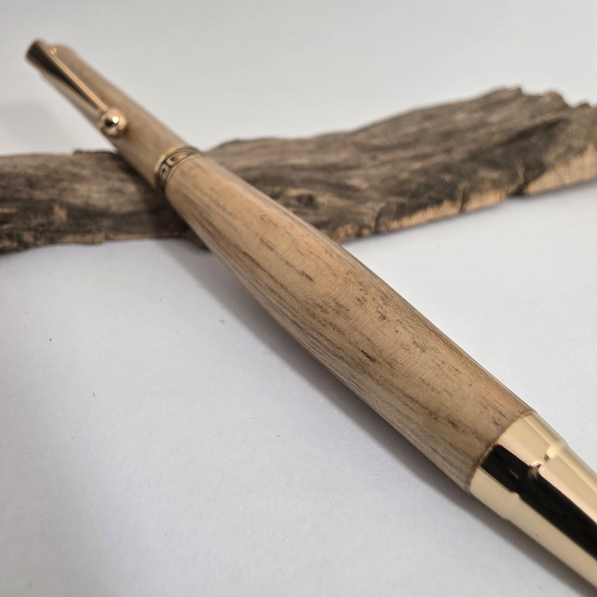 Stylo bille artisanal en bois de Noyer
