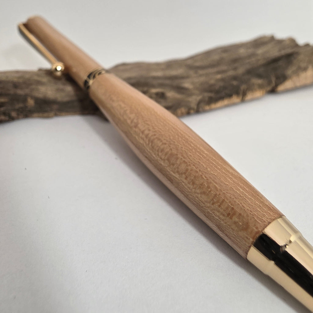 Stylo bille artisanal en bois d’Orme