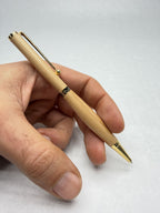 Stylo en bois d’Orme artisanal – Plaqué or 24k | Quart tournant & Recharge Cross