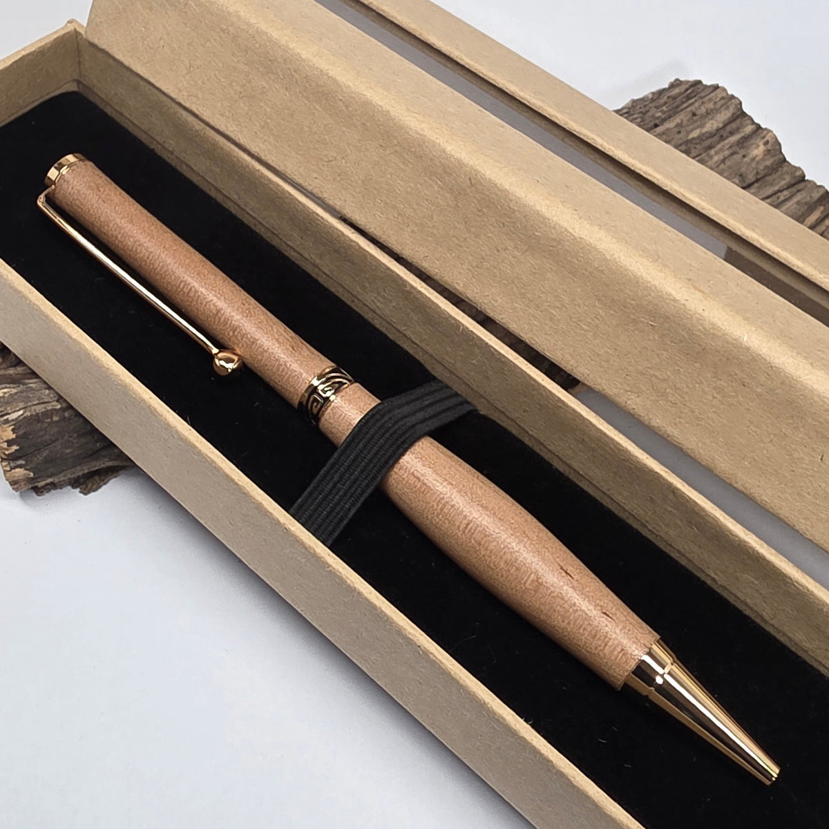 Stylo bille artisanal en bois d’Aulne