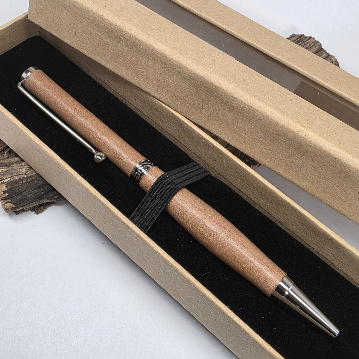 Stylo bille artisanal en bois d’Aulne