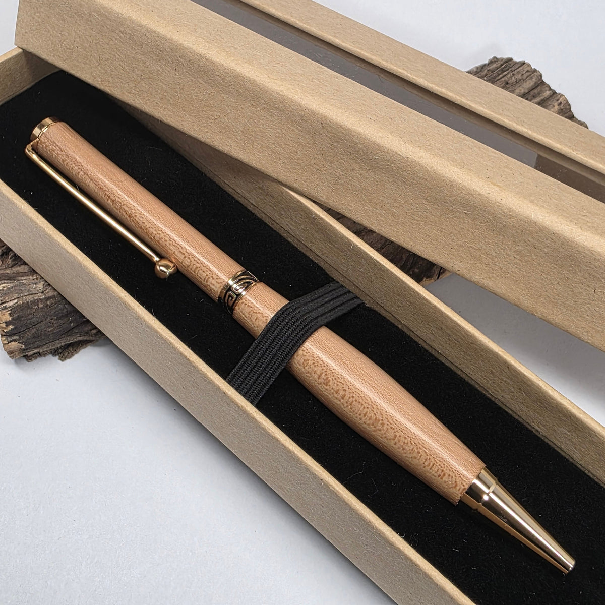 Stylo bille artisanal en bois d’Orme