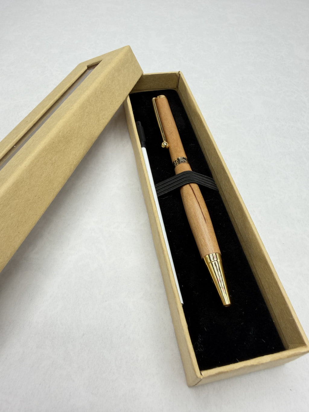 Stylo en bois Aulne artisanal – Plaqué or 24k | Quart tournant & Recharge Cross
