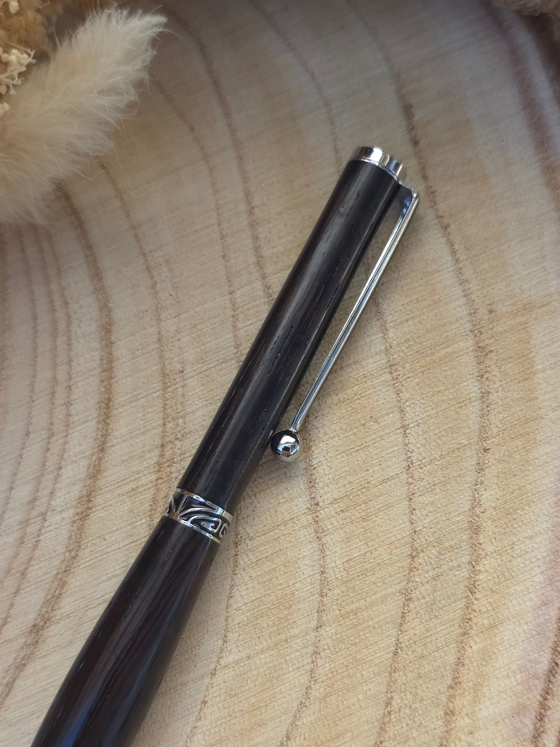 Stylo bille artisanal en bois de Wengé — quart-tournant — plaqué chrome