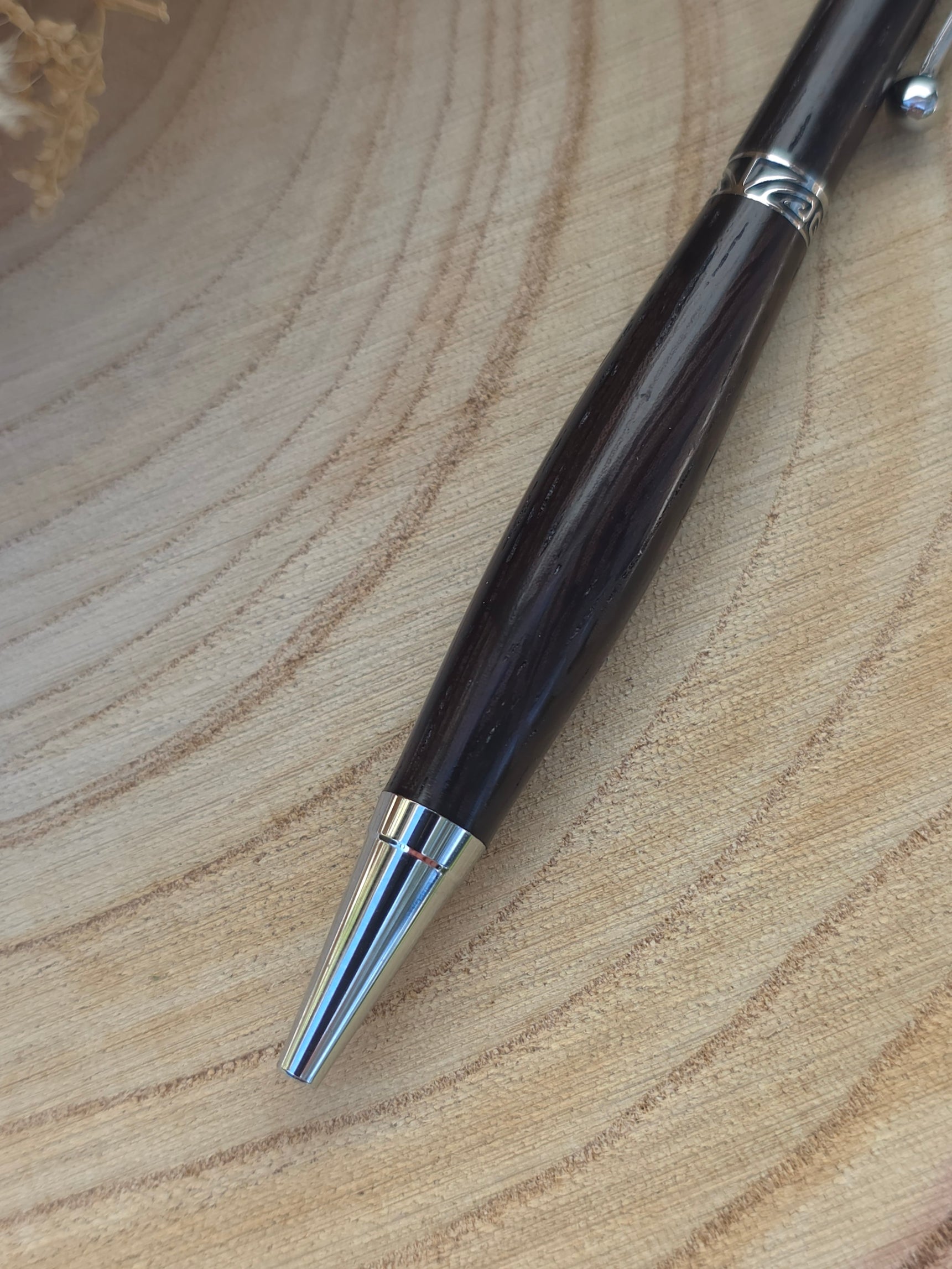 Stylo bille artisanal en bois de Wengé — quart-tournant — plaqué chrome