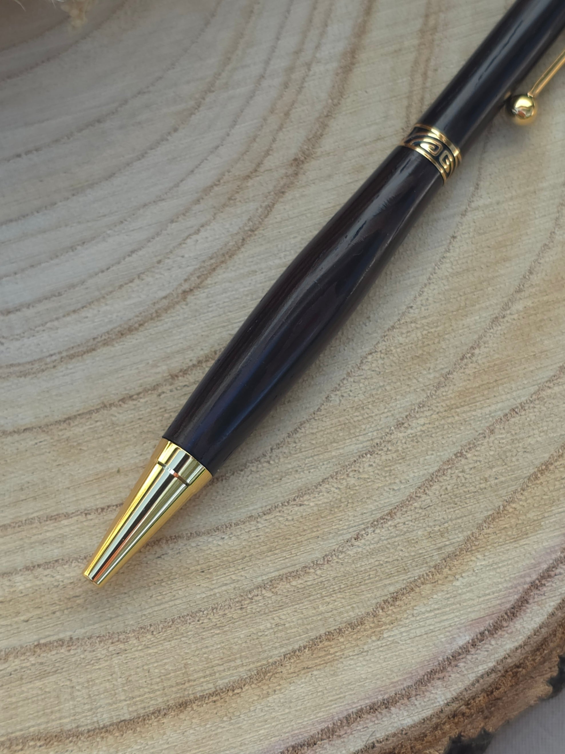 Stylo bille artisanal en bois de Wengé — quart-tournant — plaqué or 24k