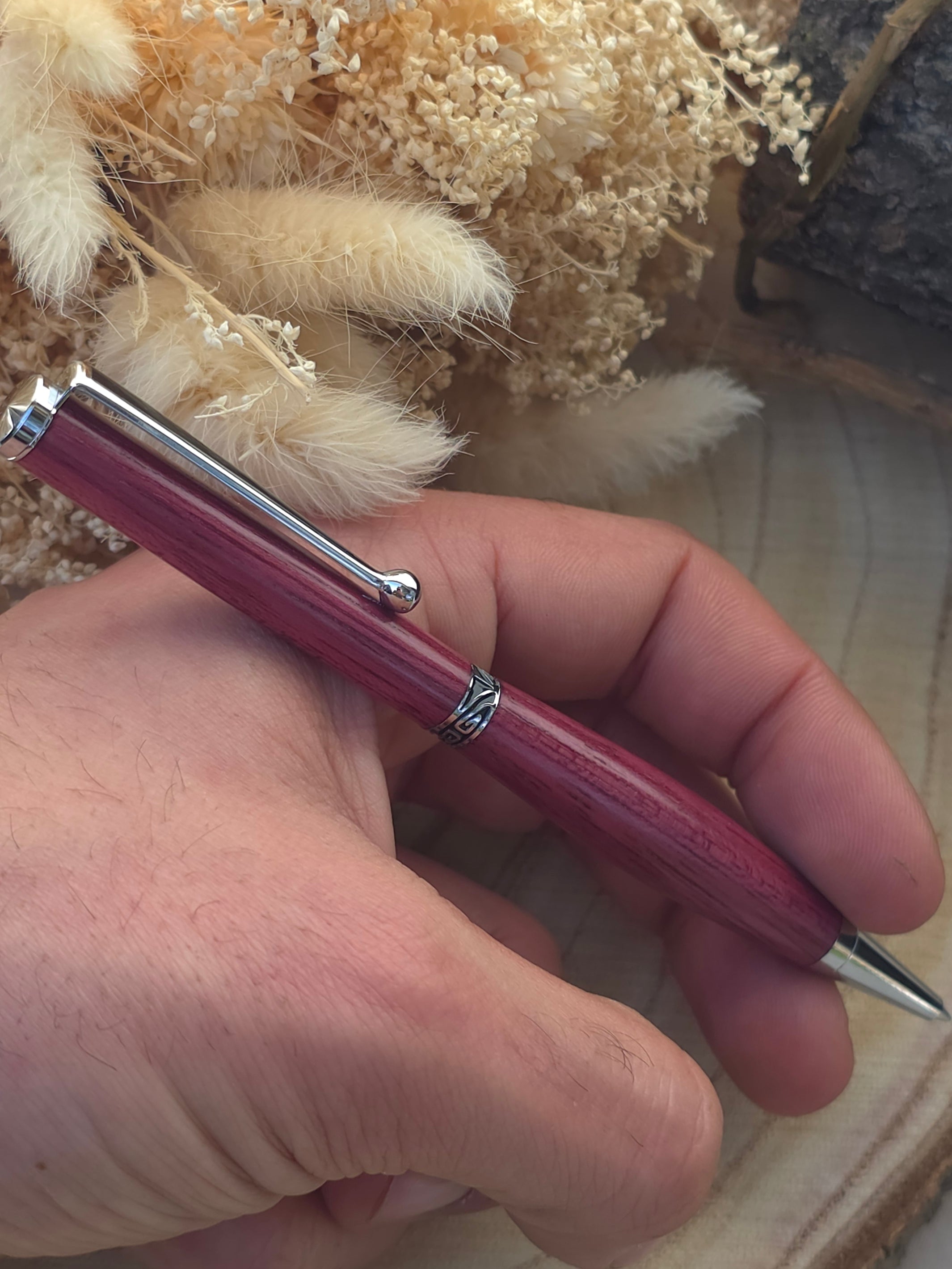 Stylo bille artisanal en bois d’Amarante — quart-tournant — plaqué chrome