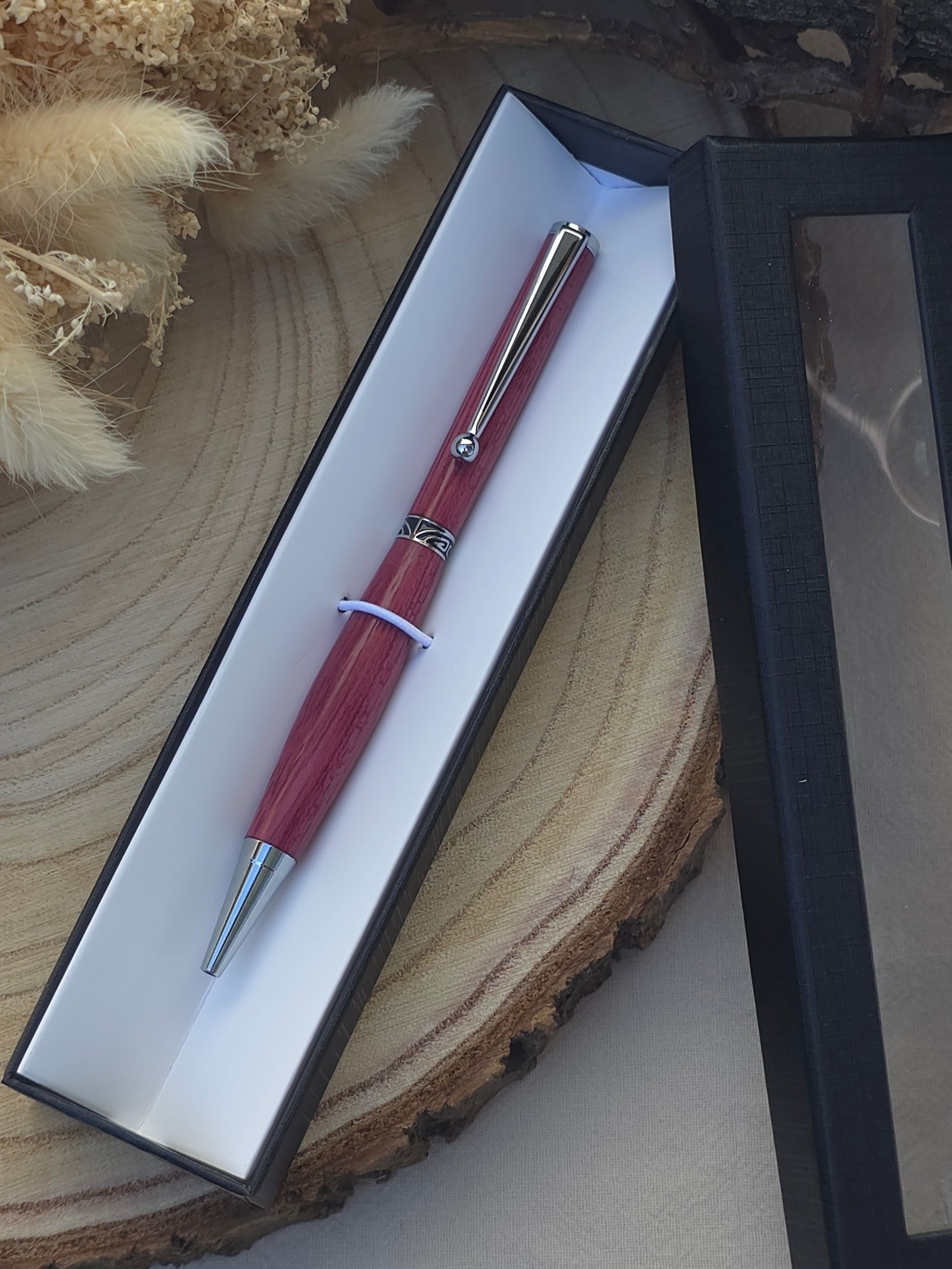 Stylo bille artisanal en bois d’Amarante — quart-tournant — plaqué chrome