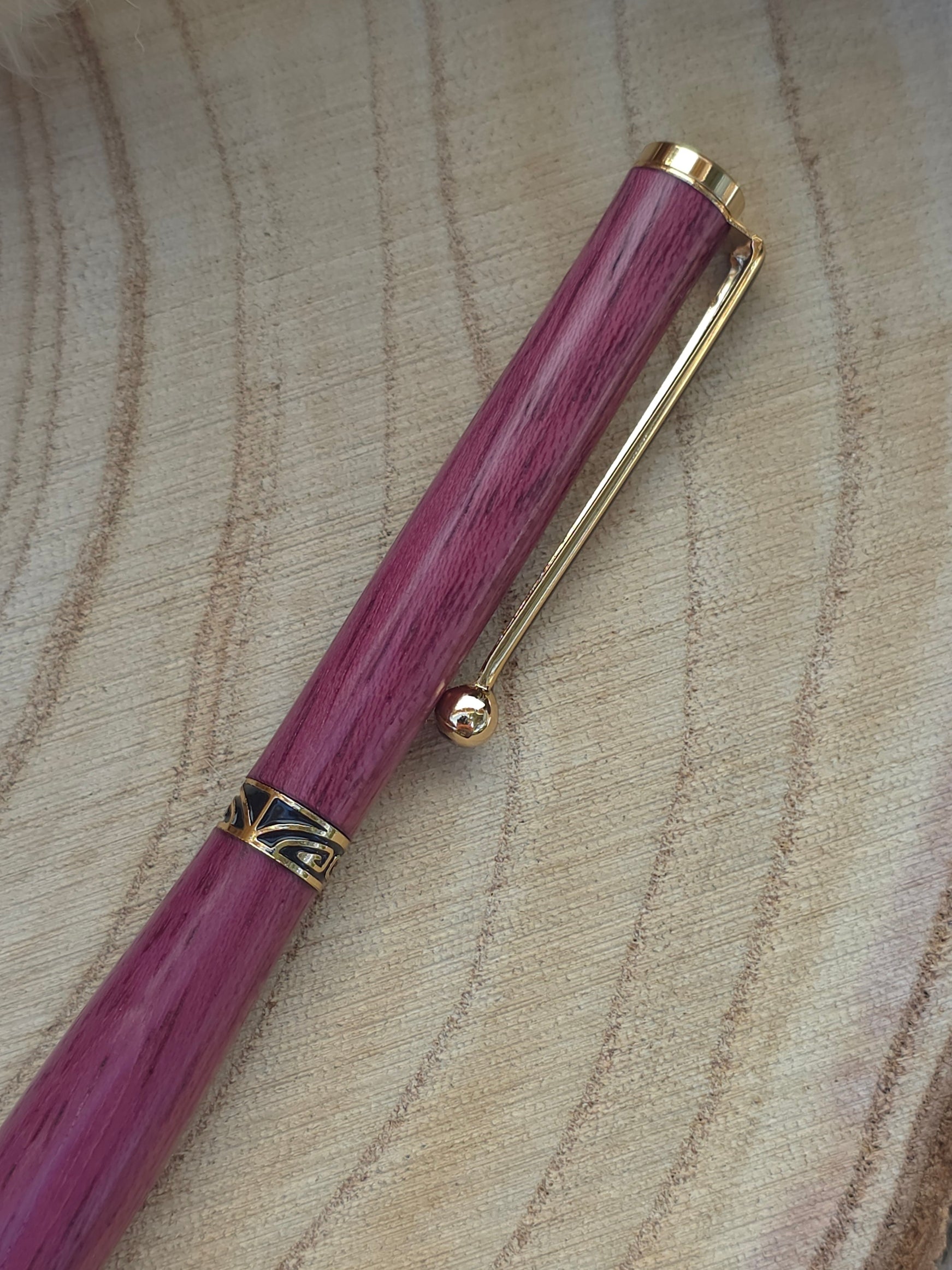 Stylo bille artisanal en bois d’Amarante — quart-tournant — plaqué or 24k