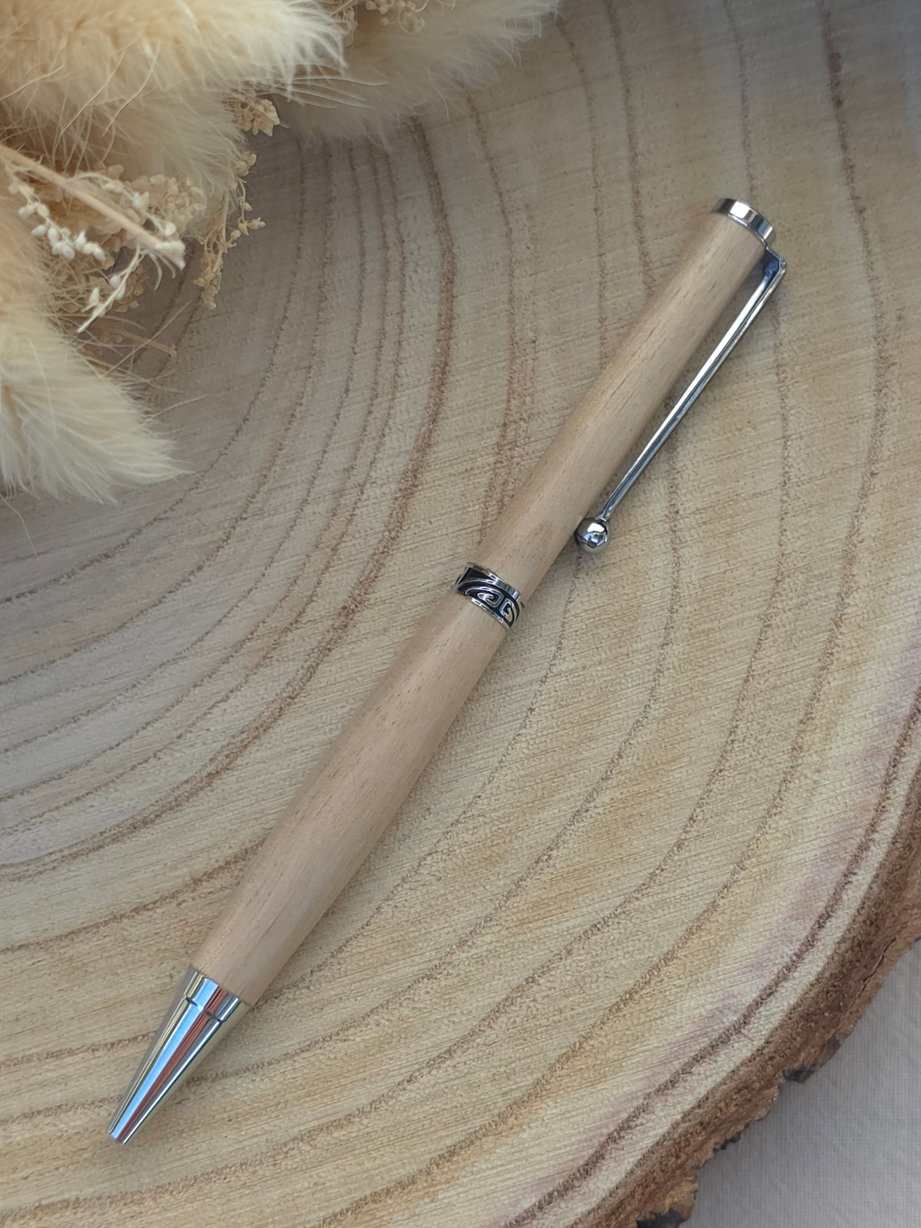 Stylo bille artisanal en bois de Bouleau — quart-tournant — plaqué chrome