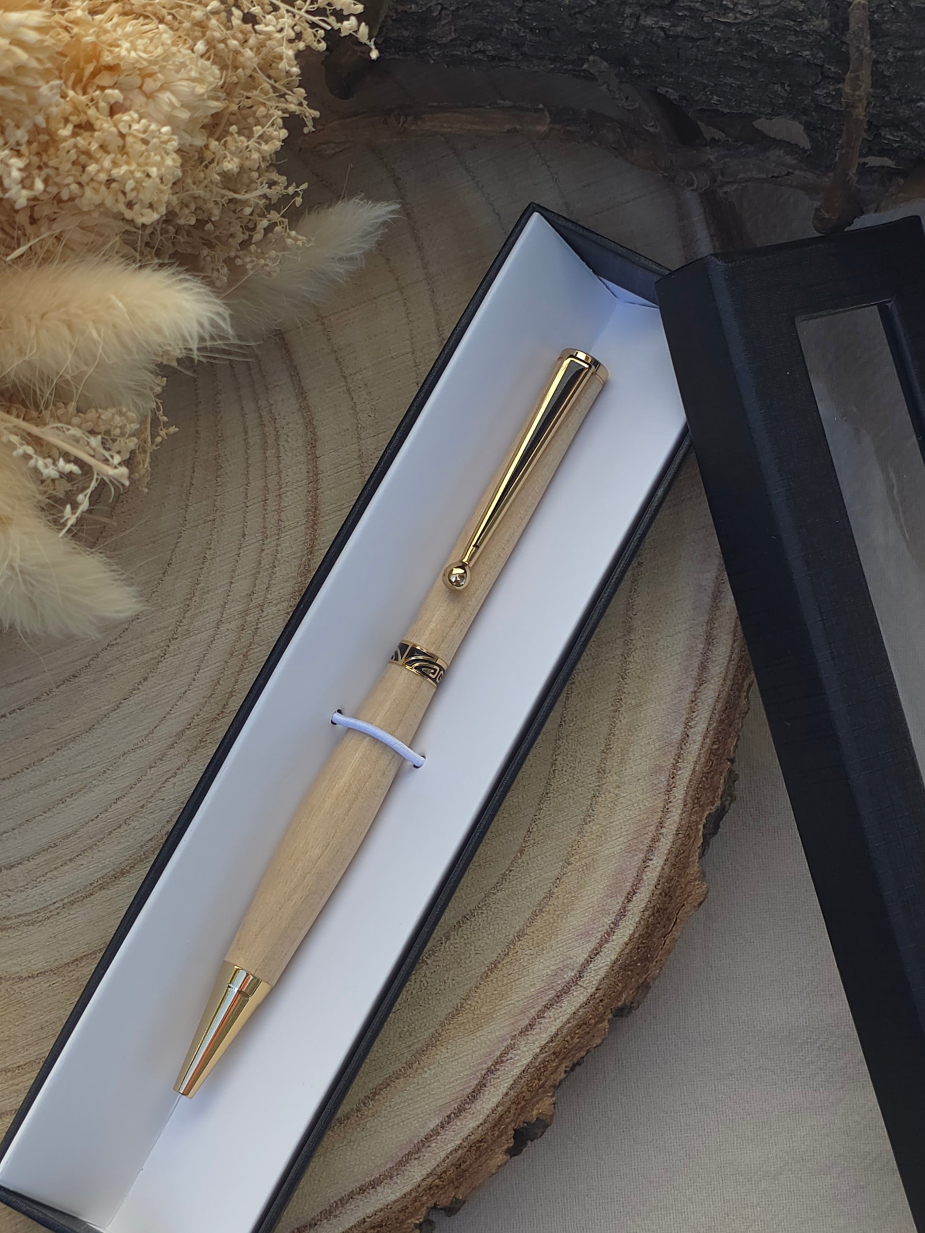 Stylo bille artisanal en bois de Bouleau — quart-tournant — plaqué or 24k