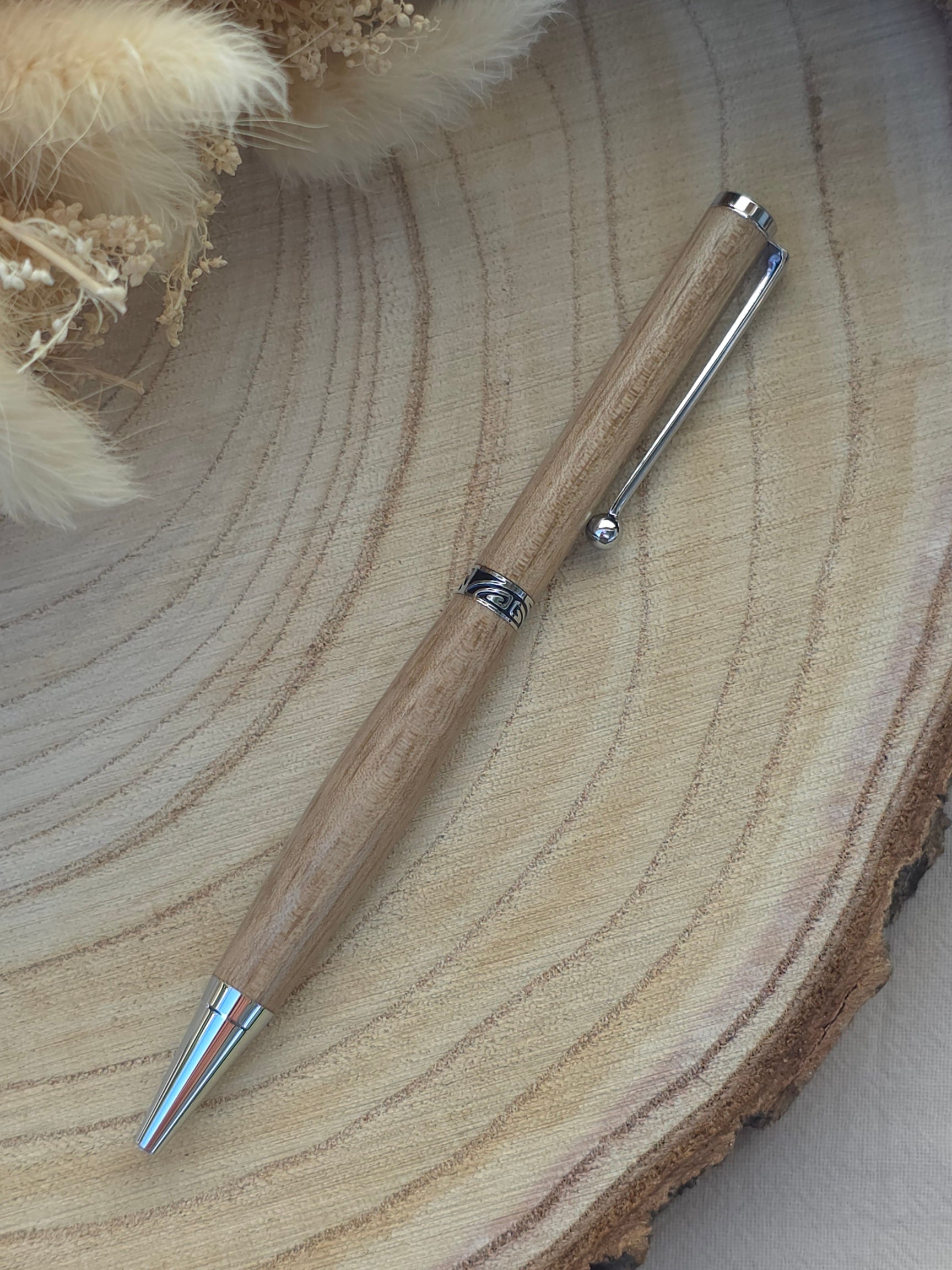 Stylo bille artisanal en bois de Noyer