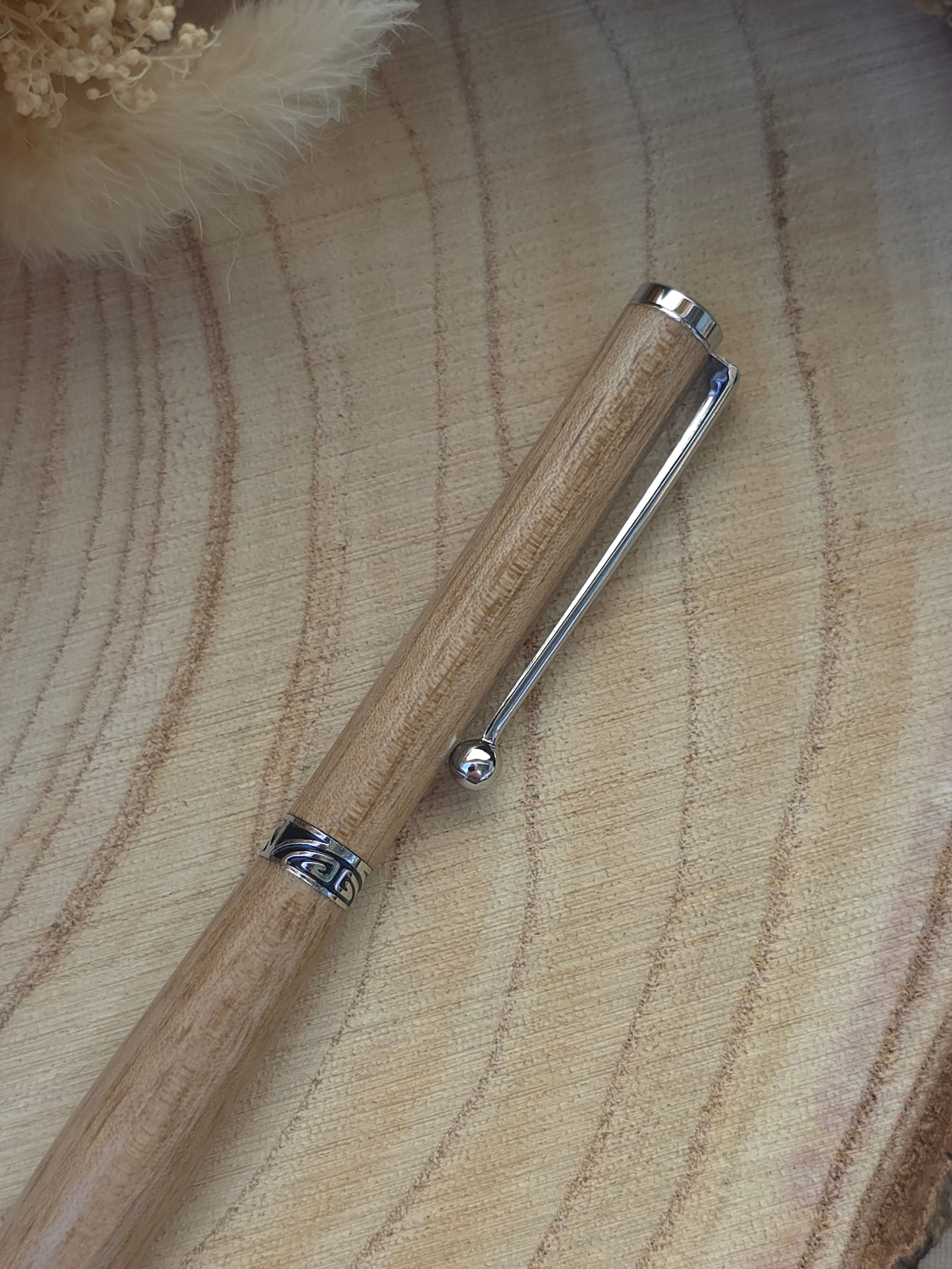 Stylo bille artisanal en bois de Noyer