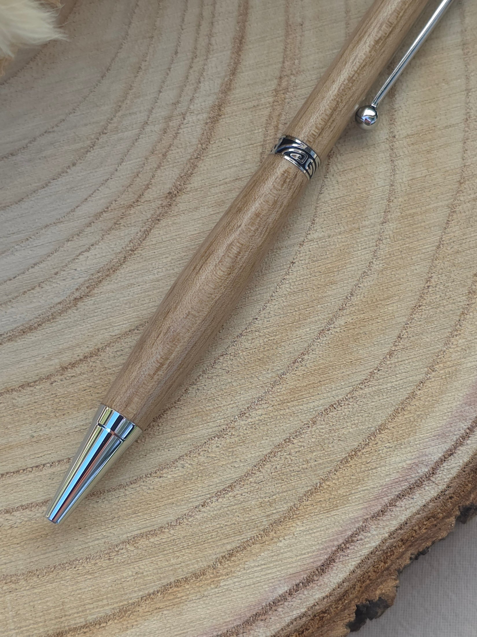 Stylo bille artisanal en bois de Noyer