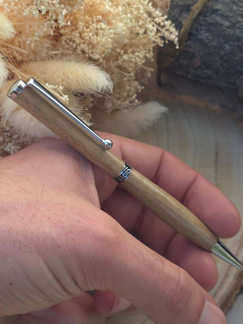 Stylo bille artisanal en bois de Noyer