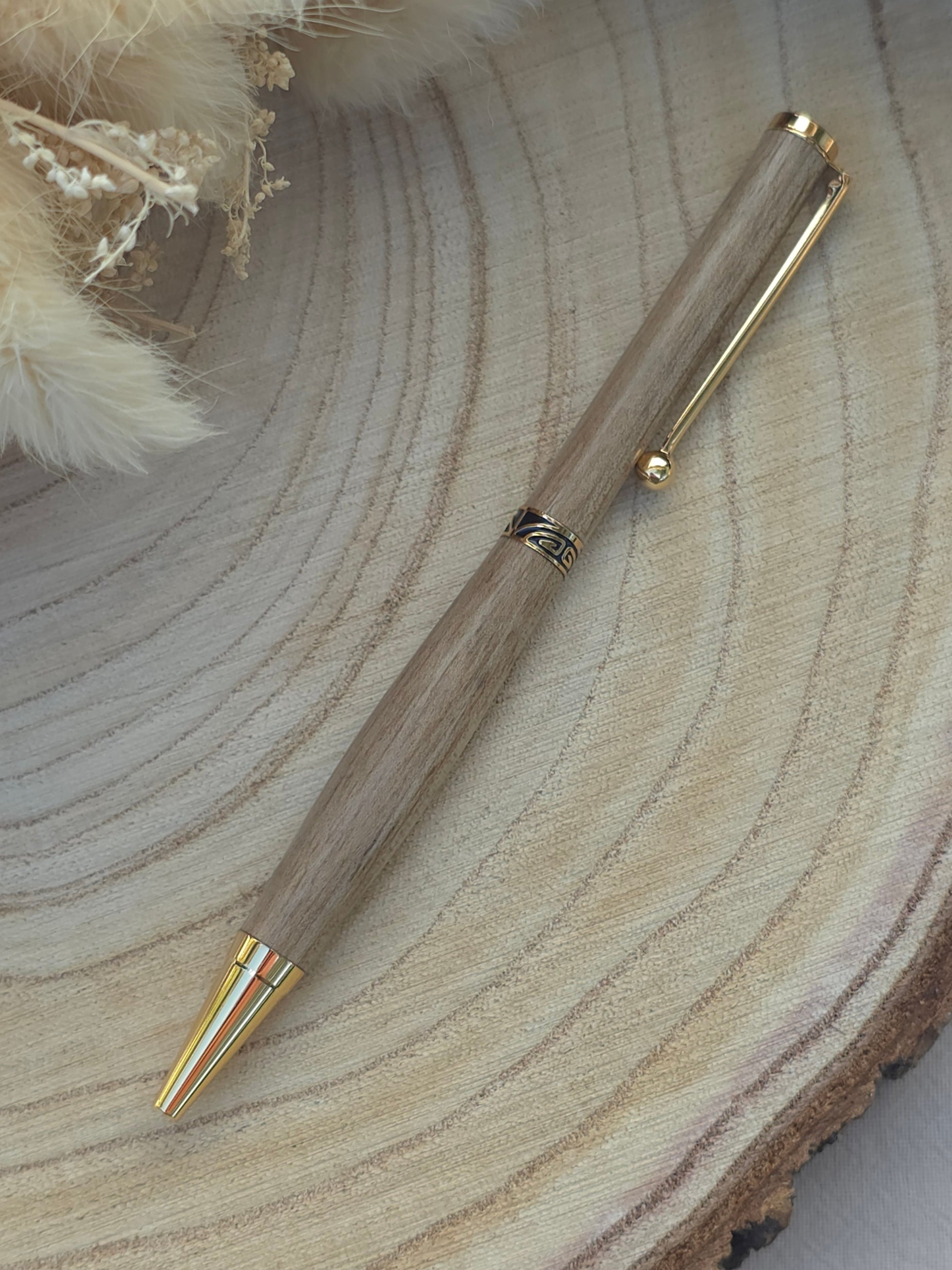 Stylo bille artisanal en bois de Noyer