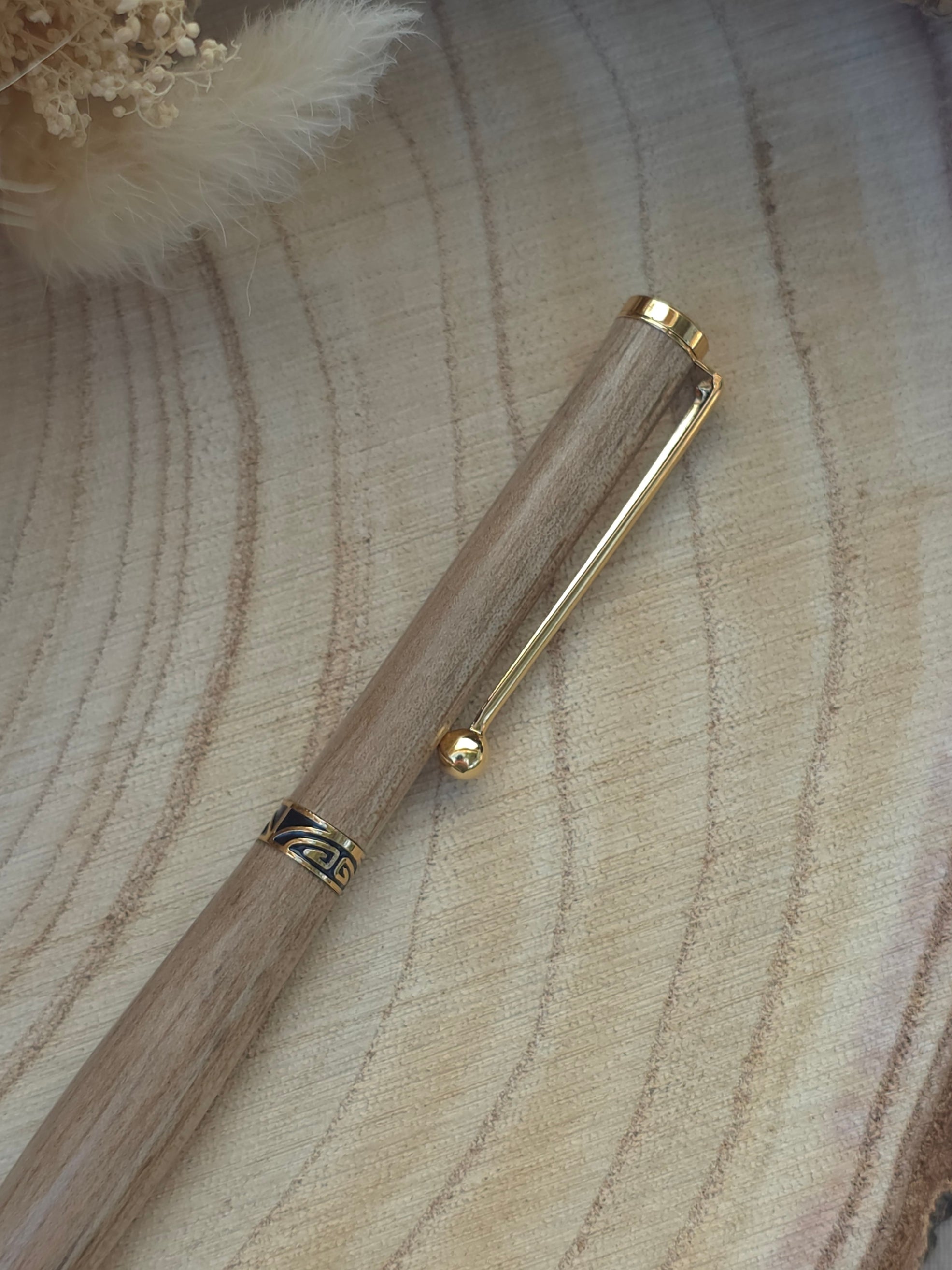 Stylo bille artisanal en bois de Noyer