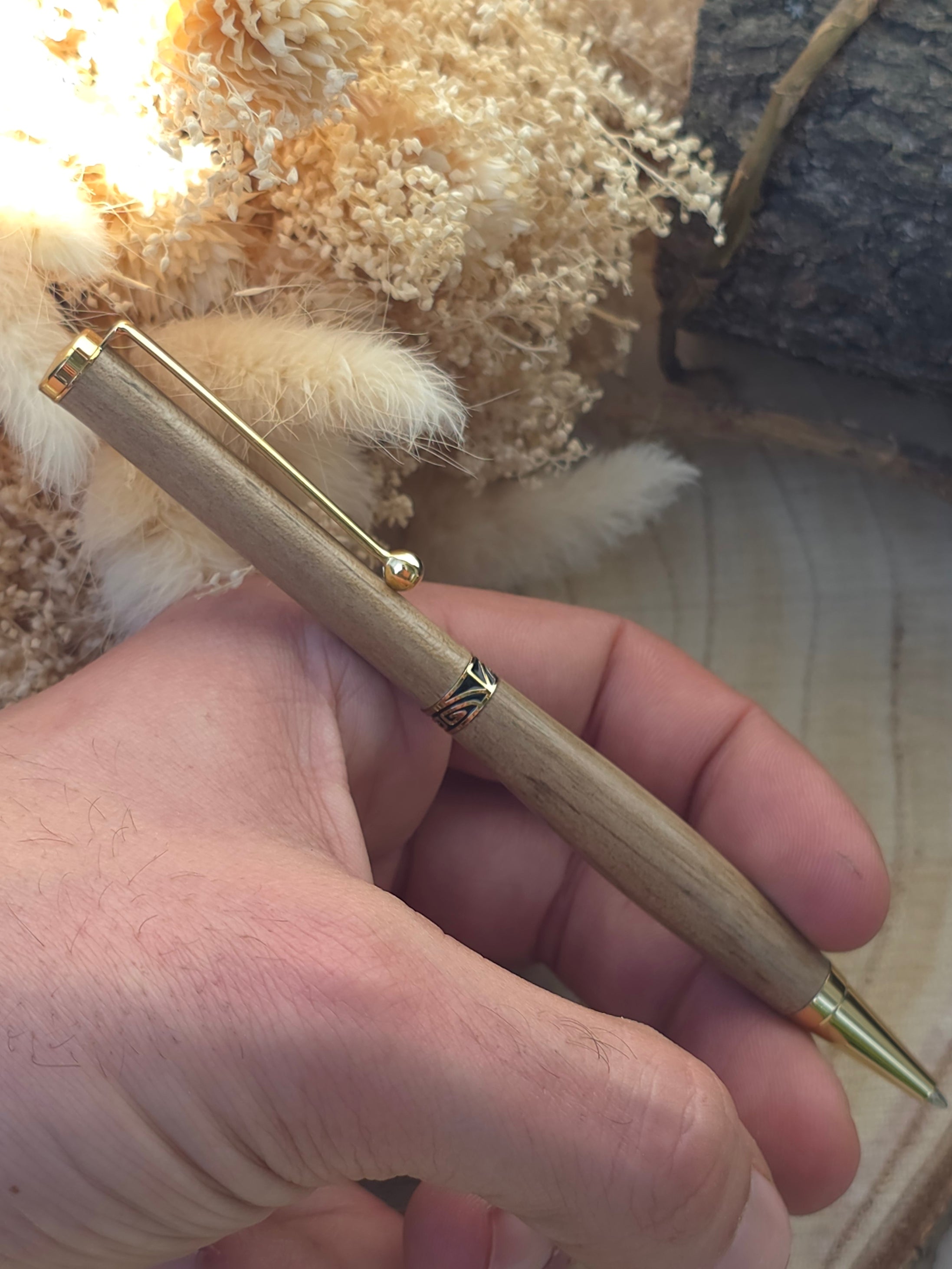 Stylo bille artisanal en bois de Noyer