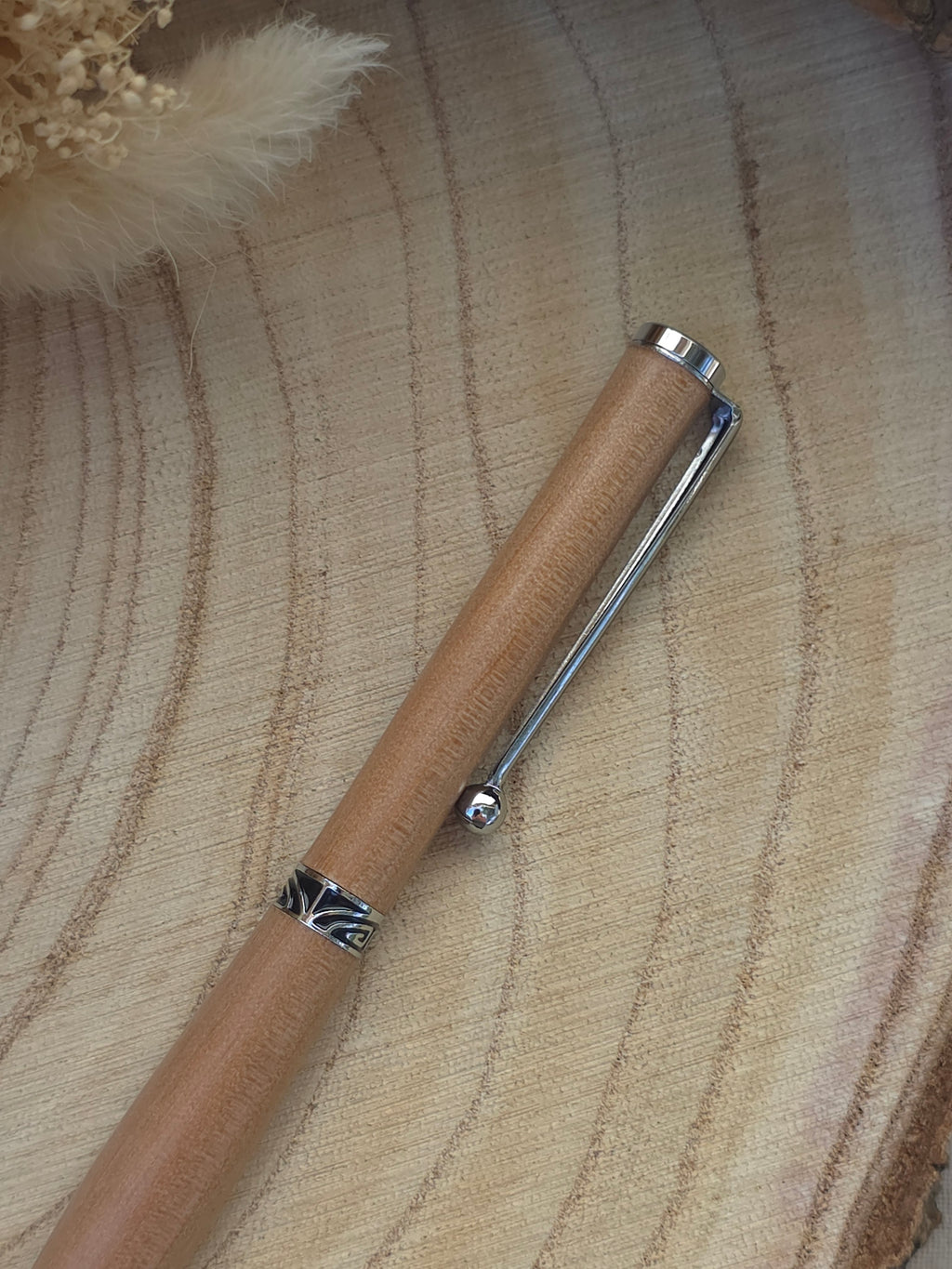 Stylo bille artisanal en bois d’Aulne