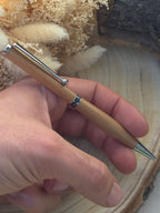 Stylo bille artisanal en bois d’Aulne