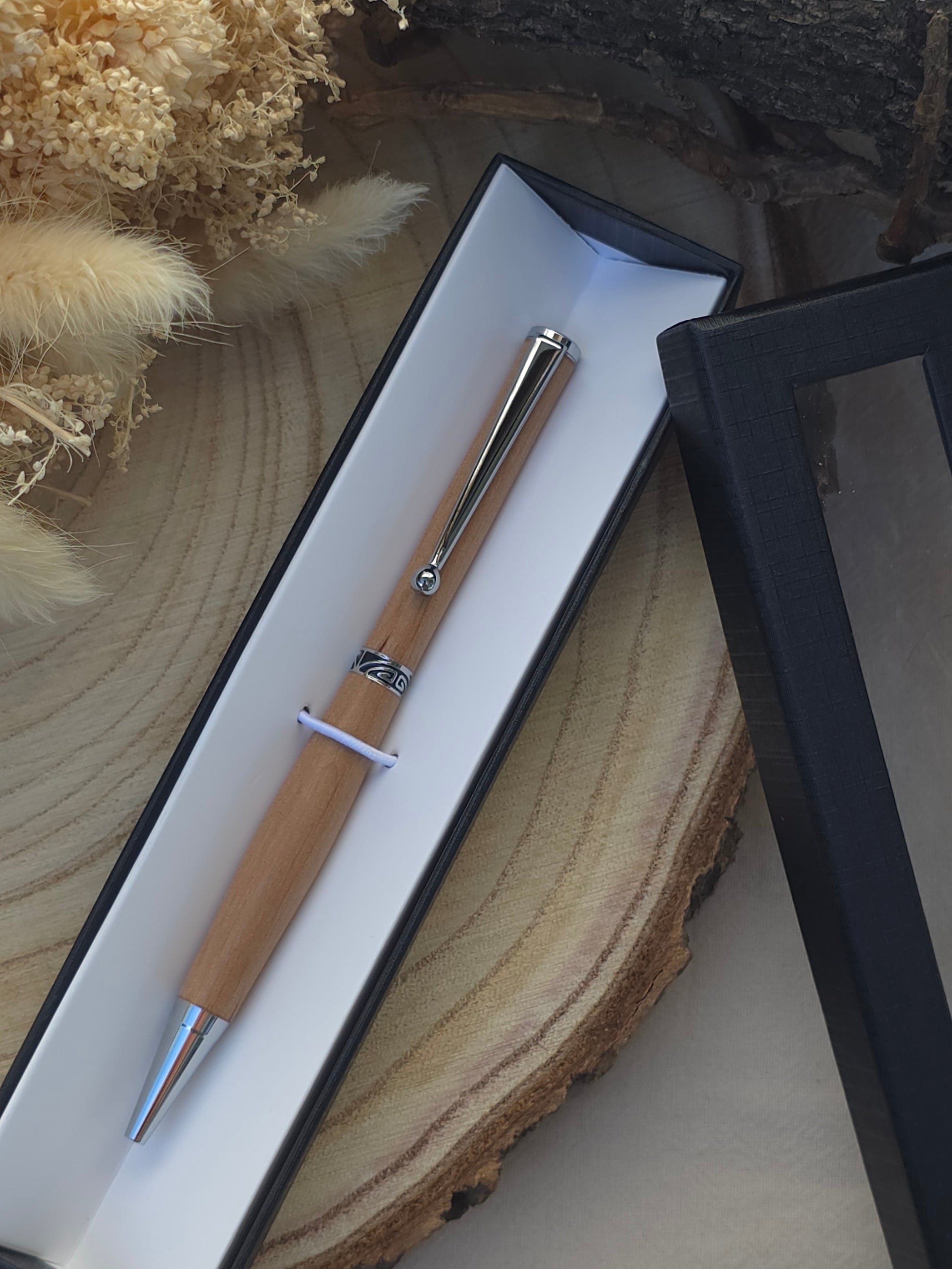 Stylo bille artisanal en bois d’Aulne