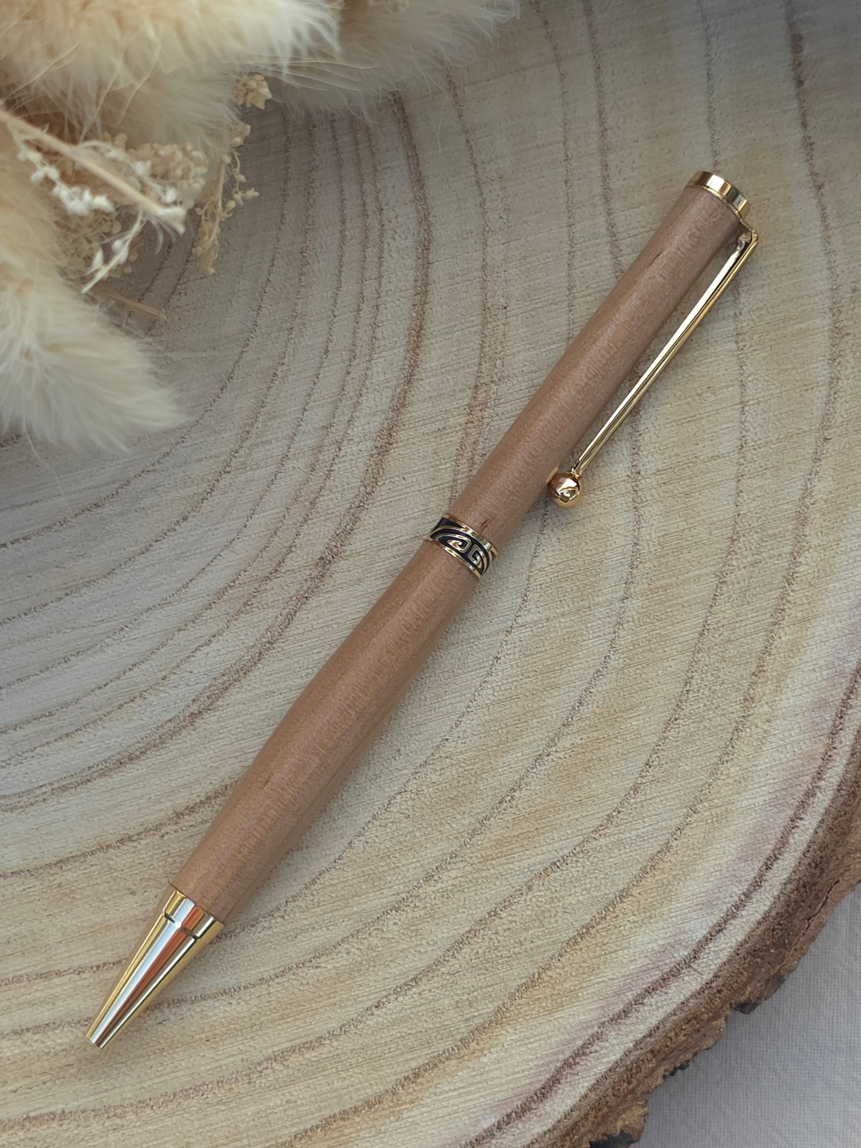 Stylo bille artisanal en bois d’Aulne