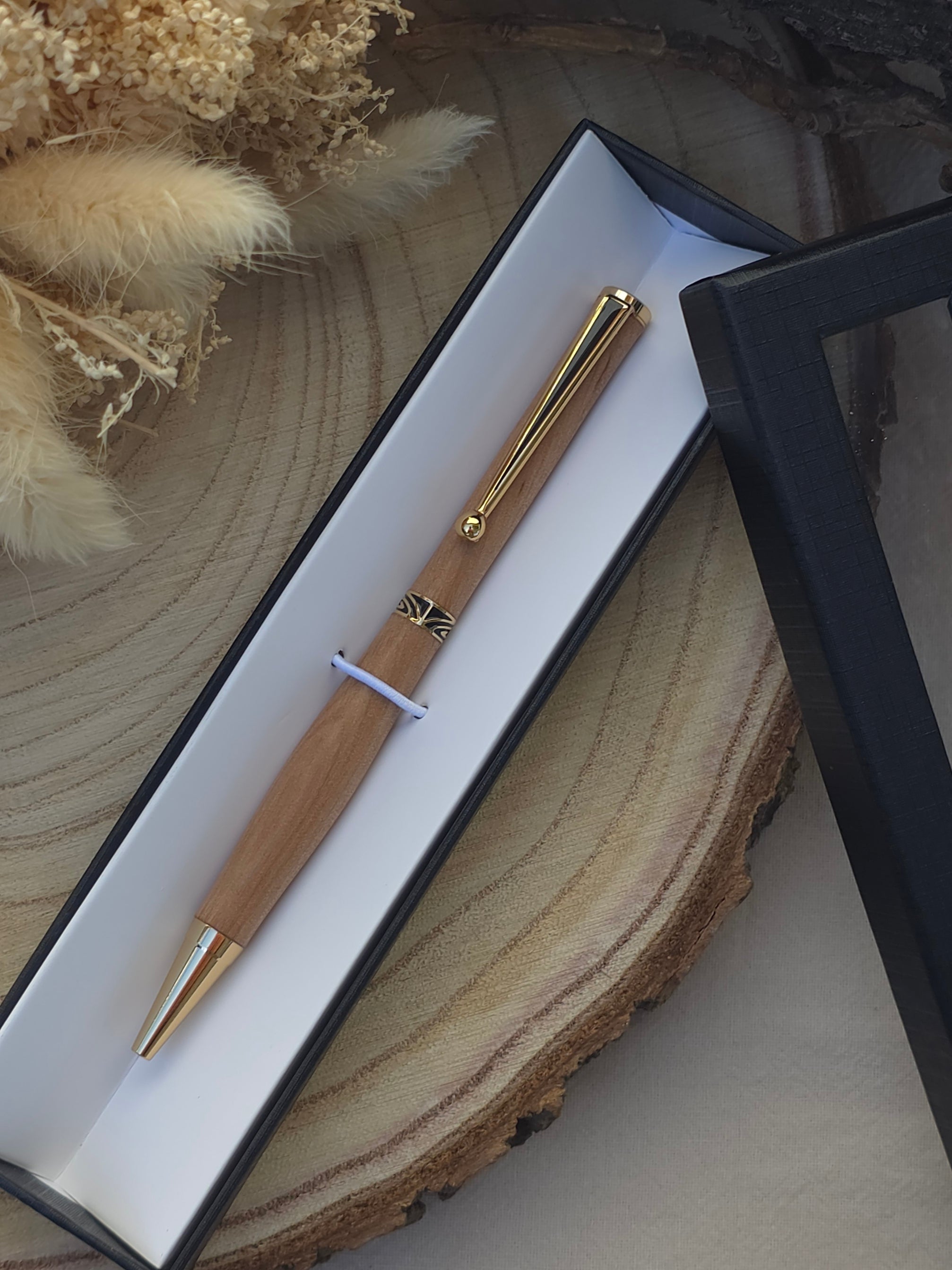Stylo bille artisanal en bois d’Aulne
