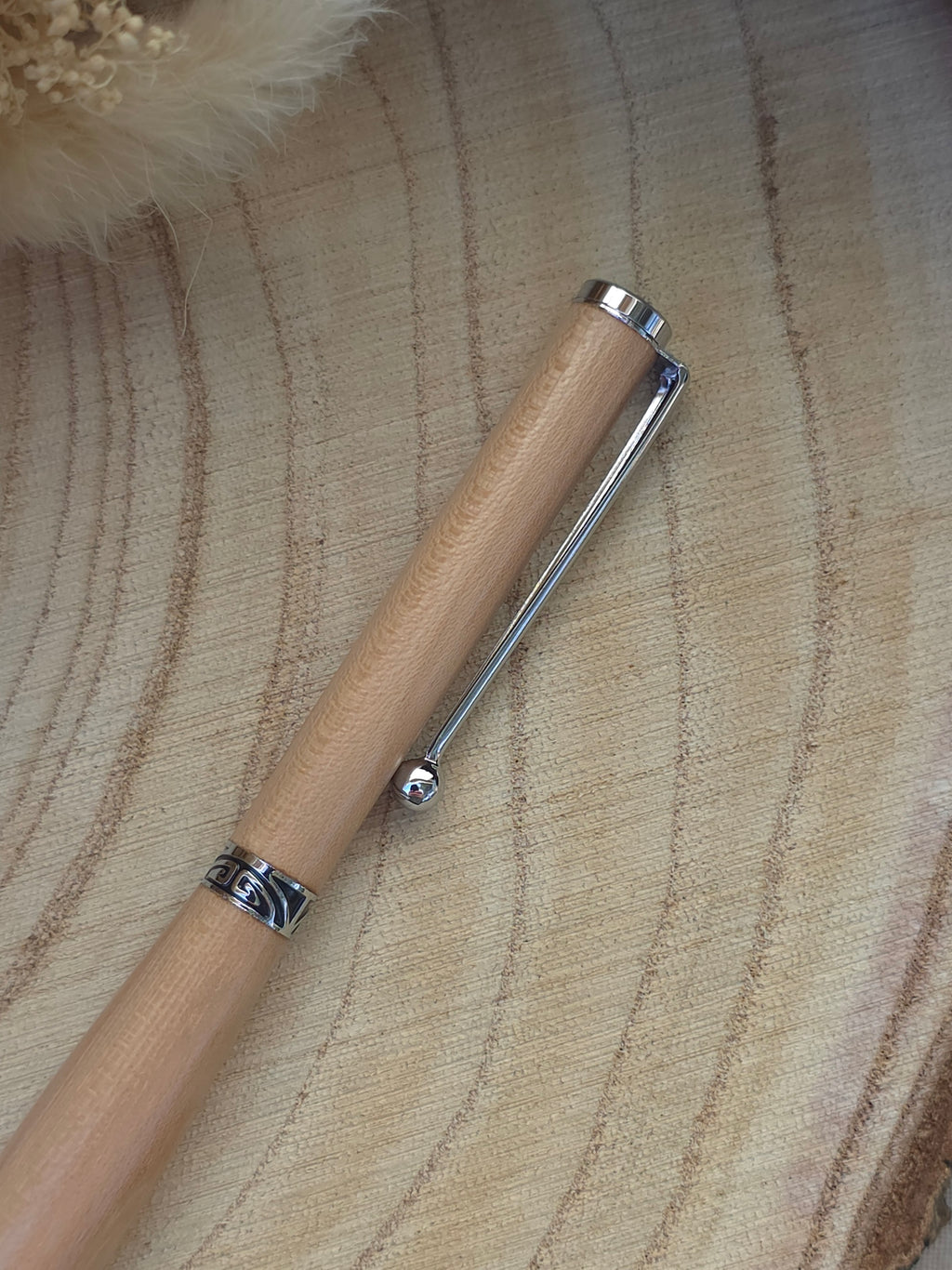 Stylo bille artisanal en bois d’Orme