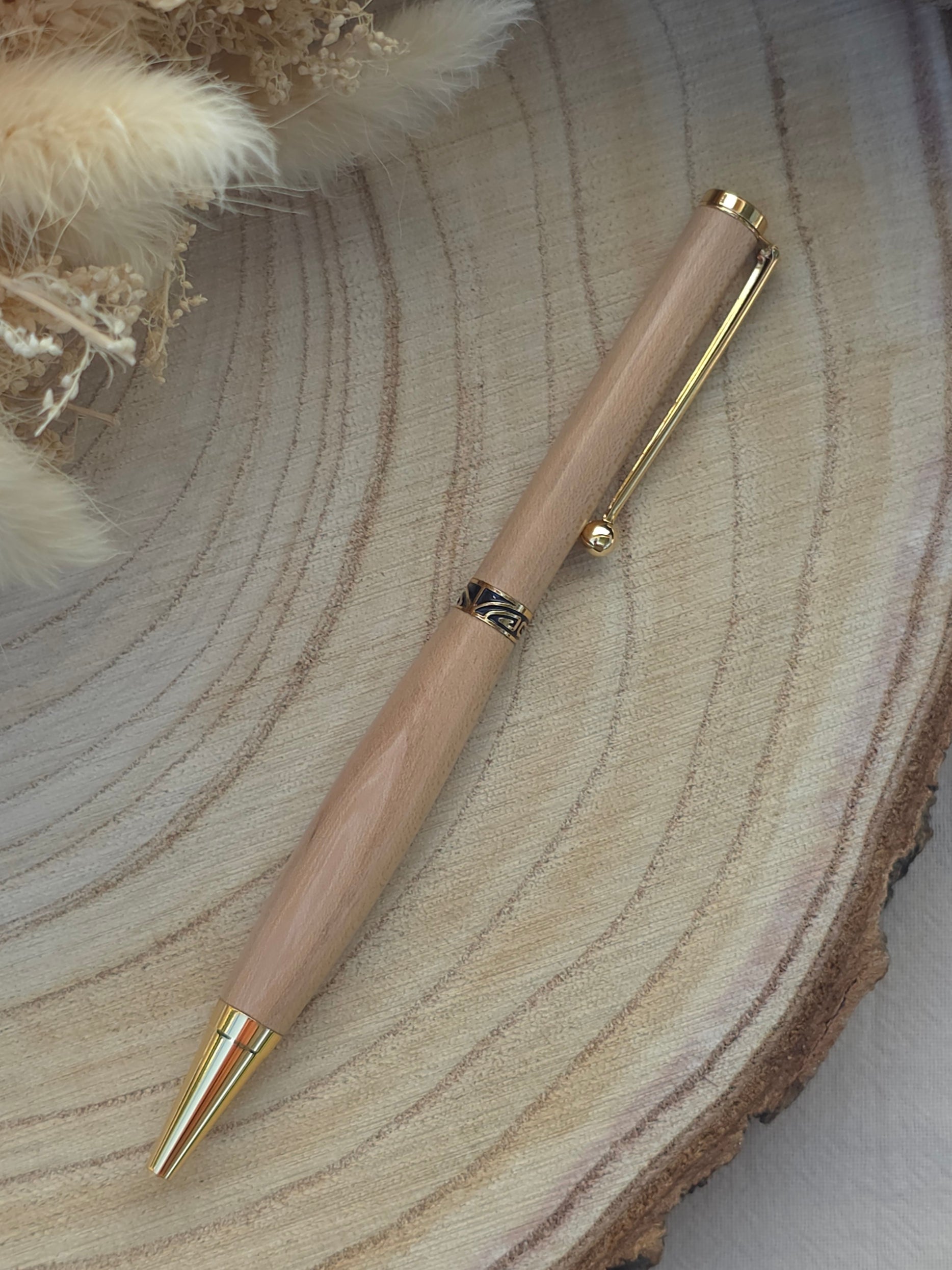 Stylo bille artisanal en bois d’Orme