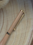 Stylo bille artisanal en bois d’Orme