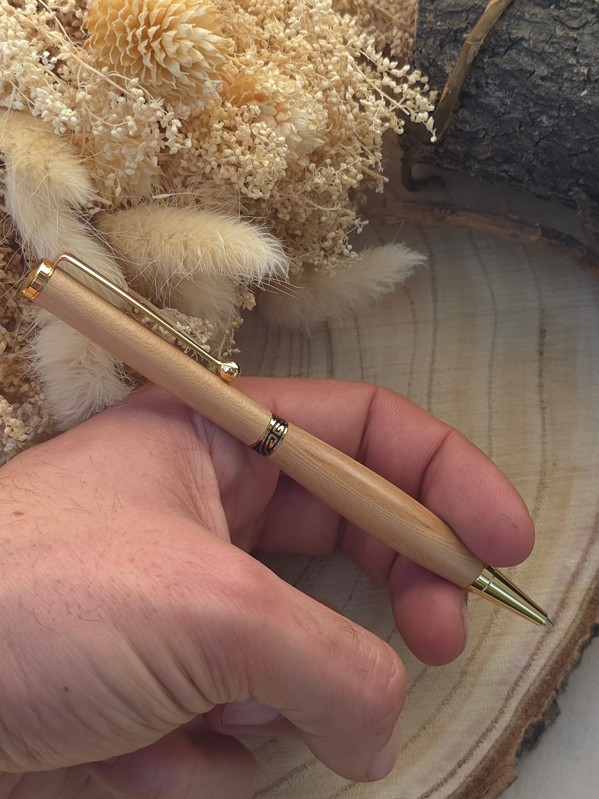 Stylo bille artisanal en bois d’Orme