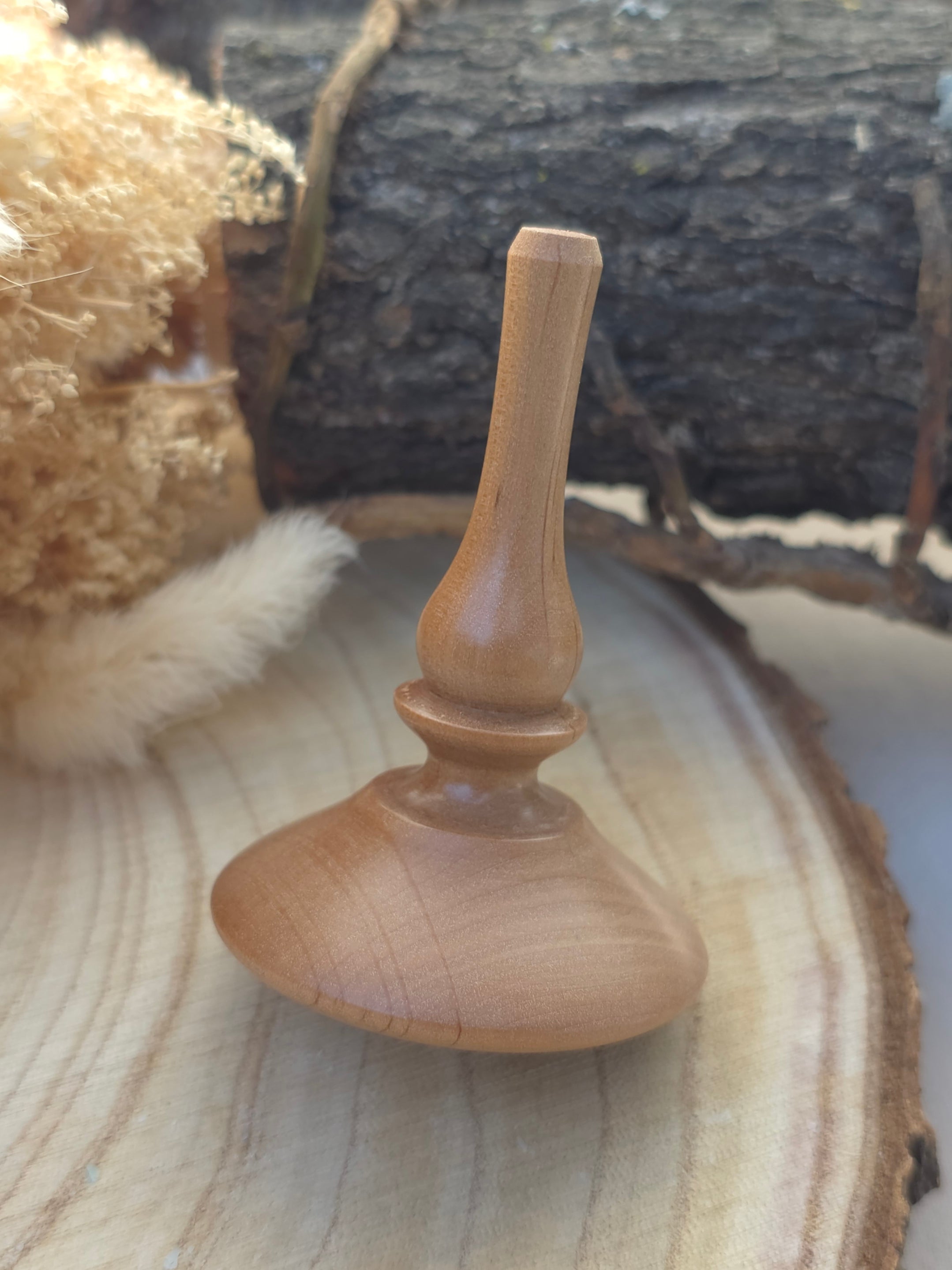 Lot de 2 toupies en bois tournées à la main