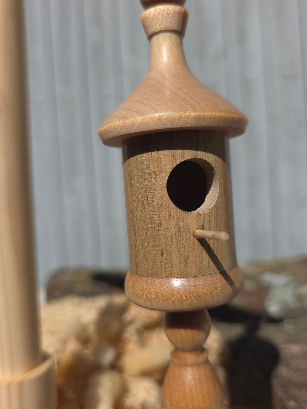 Nichoir décoratif suspendu en bois - Pièce unique