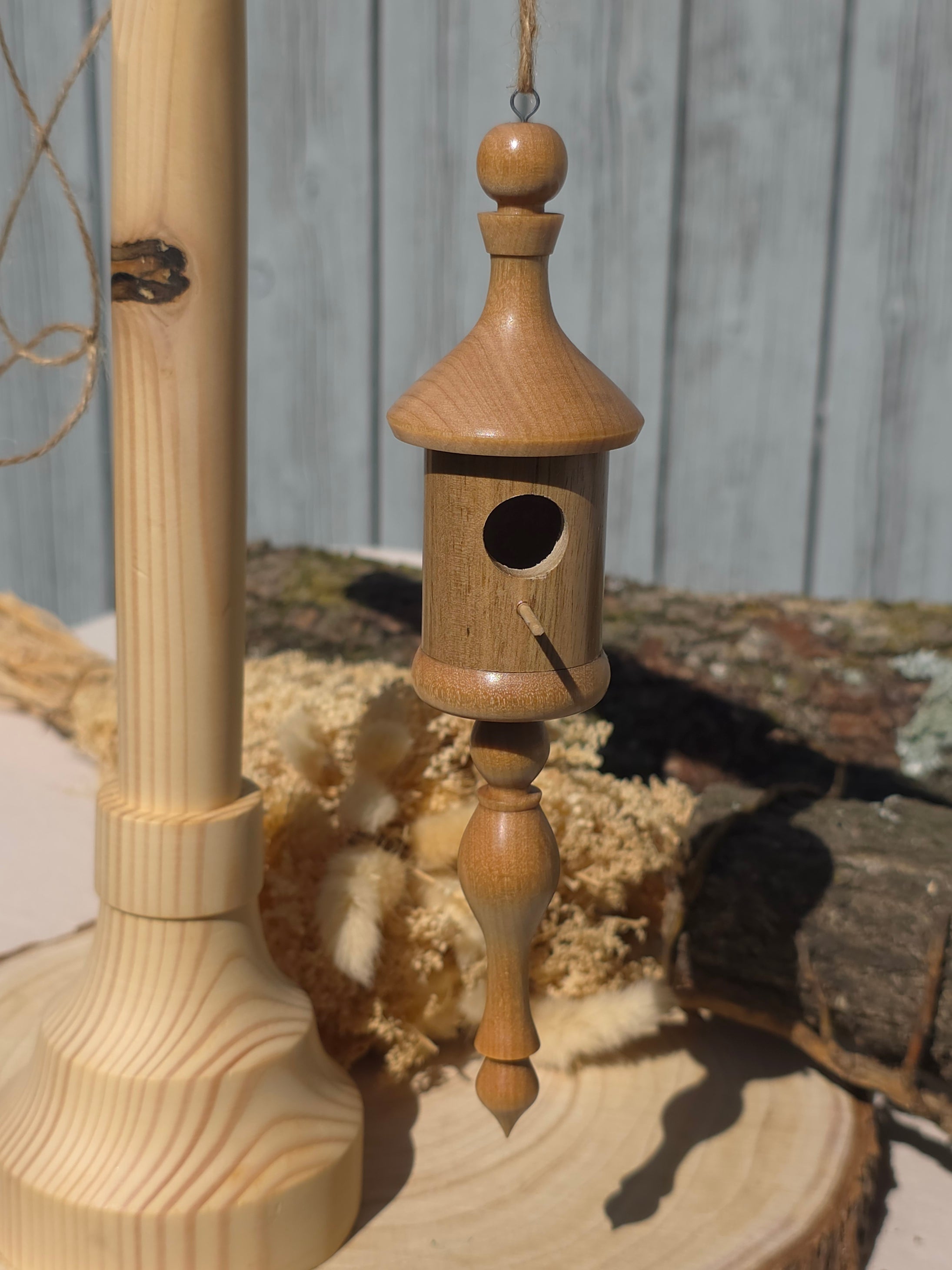 Nichoir décoratif suspendu en bois - Pièce unique