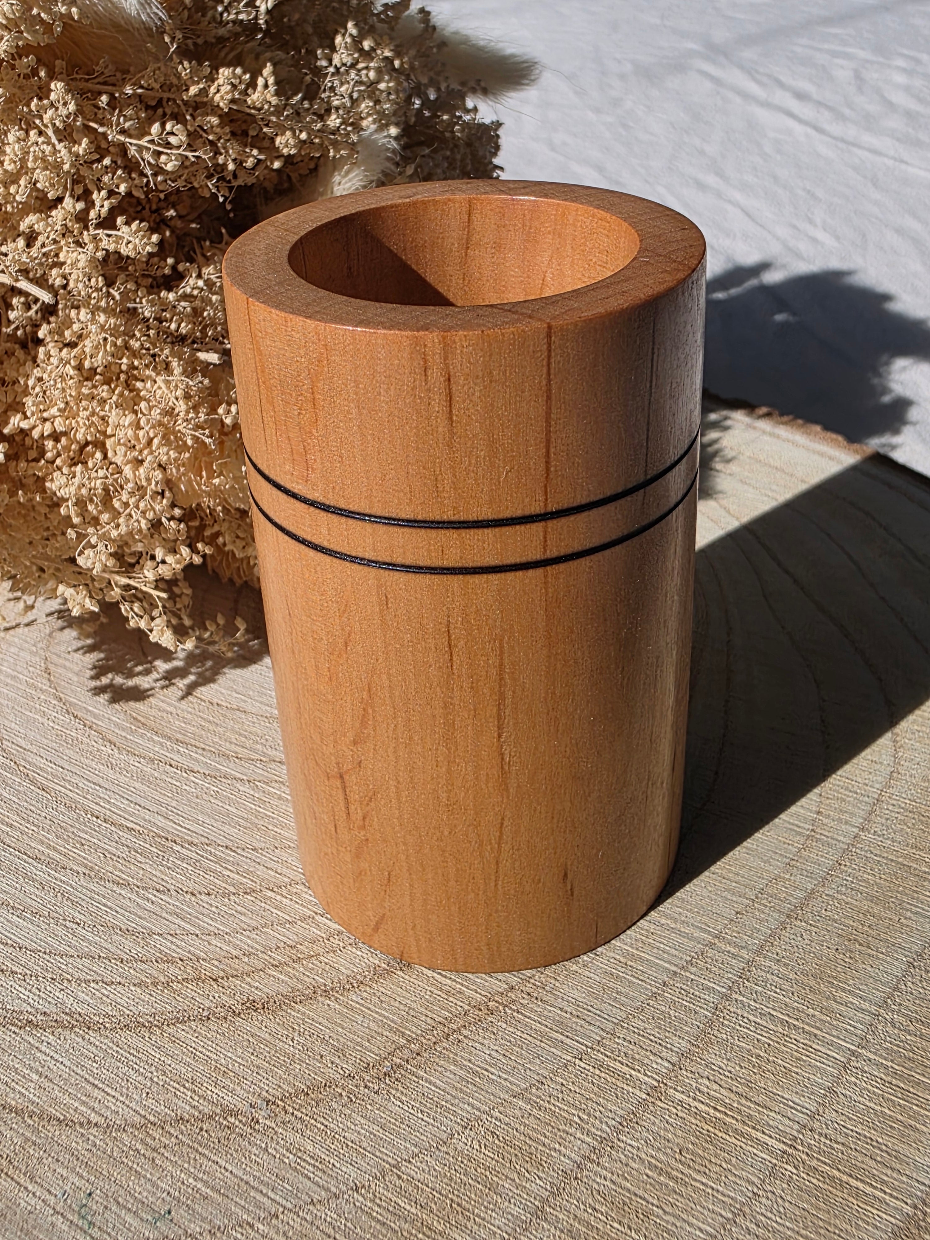 Pot à crayons artisanal en bois – décoration bureau