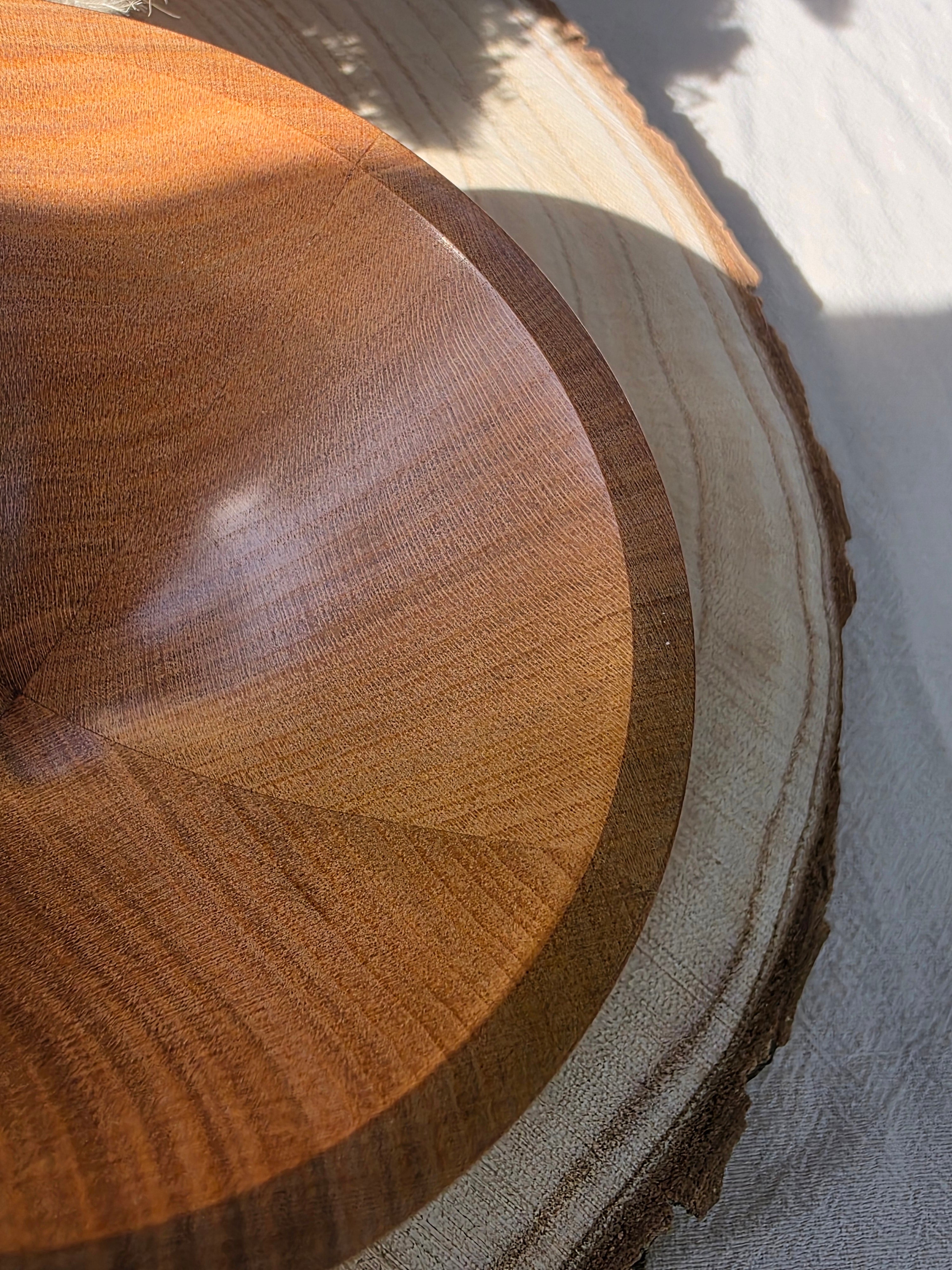 Vide-poche en bois segmenté de merisier - Pièce unique